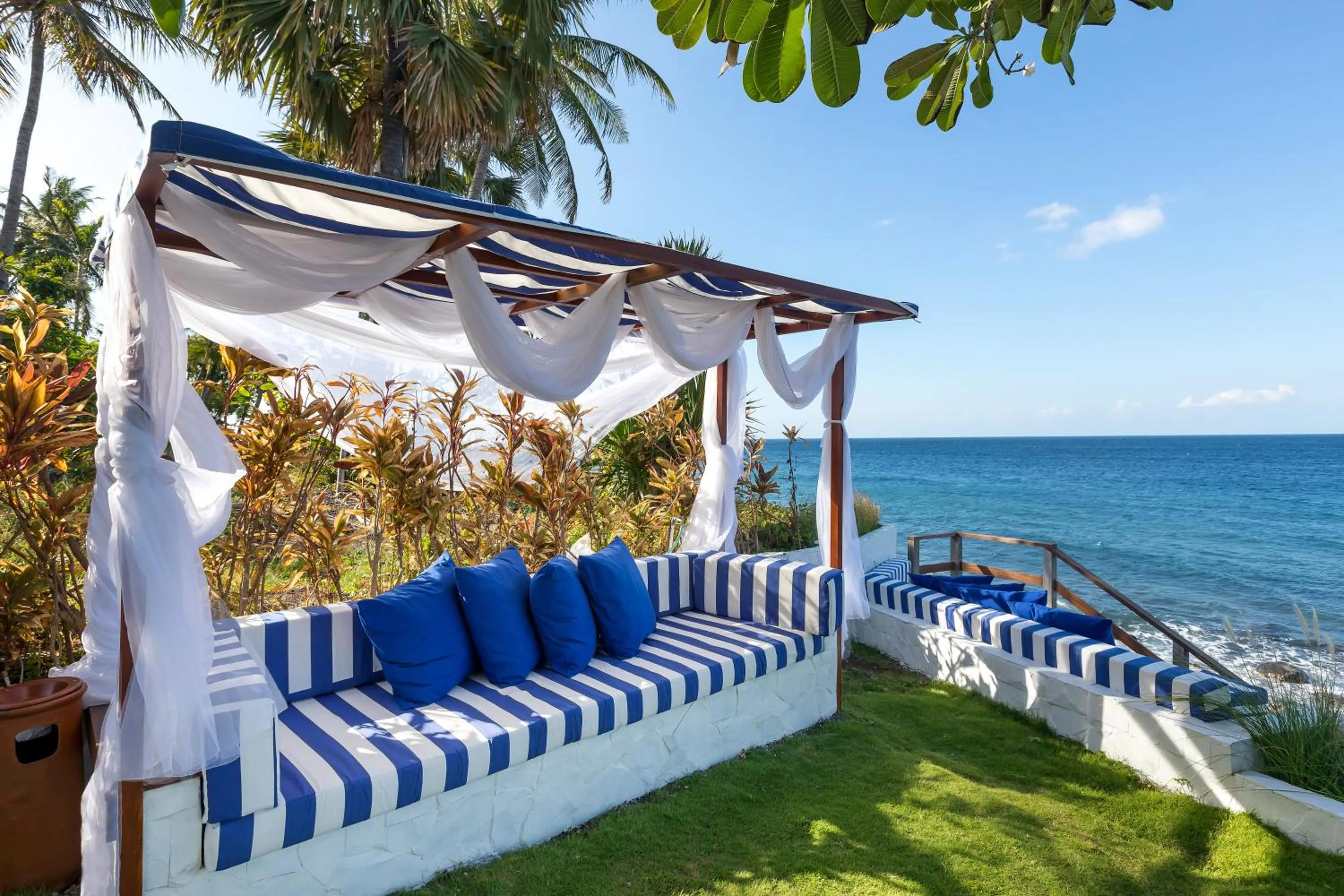 Seating area in Kanna Seafront Estate Tulamben