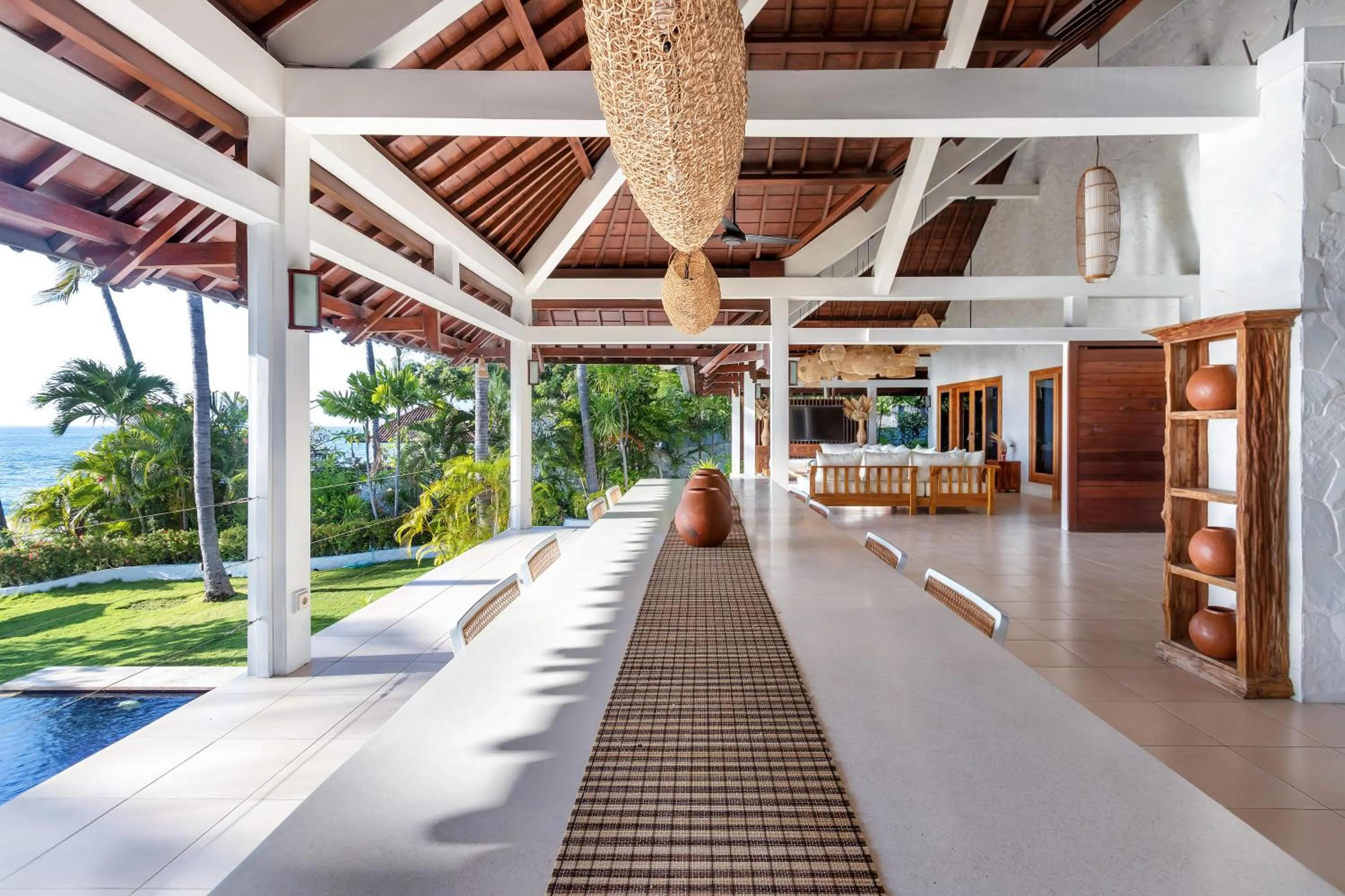 Restaurant/places to eat in Kanna Seafront Estate Tulamben