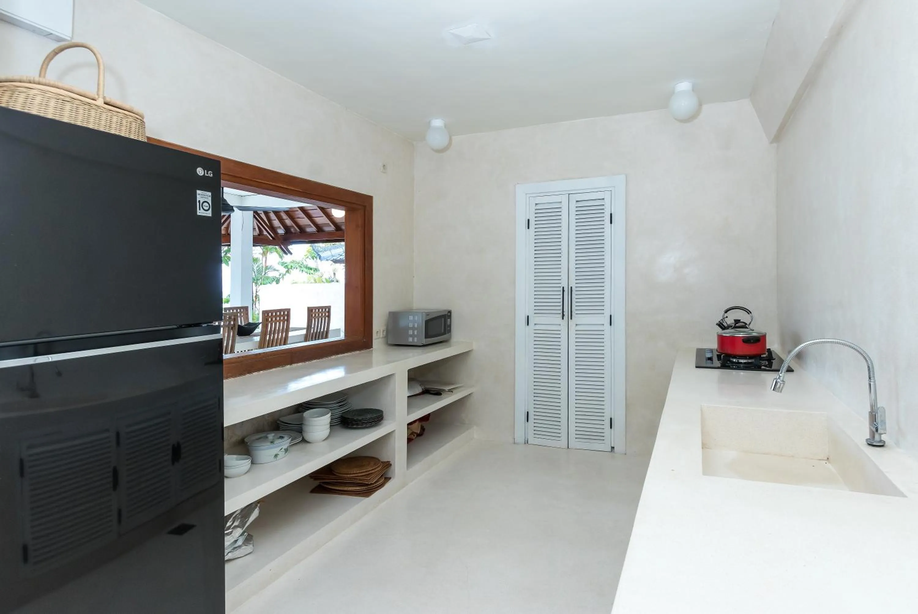 Kitchen or kitchenette in Kanna Seafront Estate Tulamben