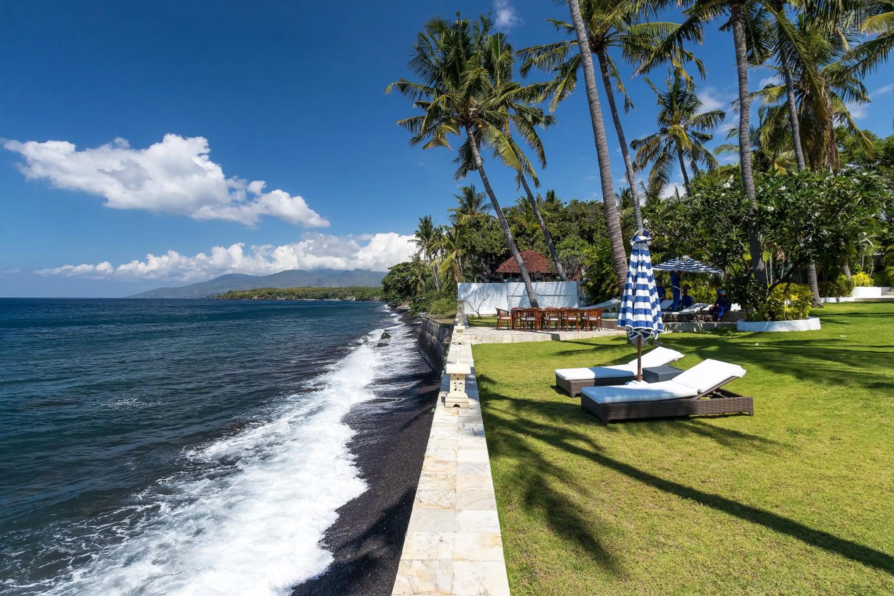 Beach in Kanna Seafront Estate Tulamben