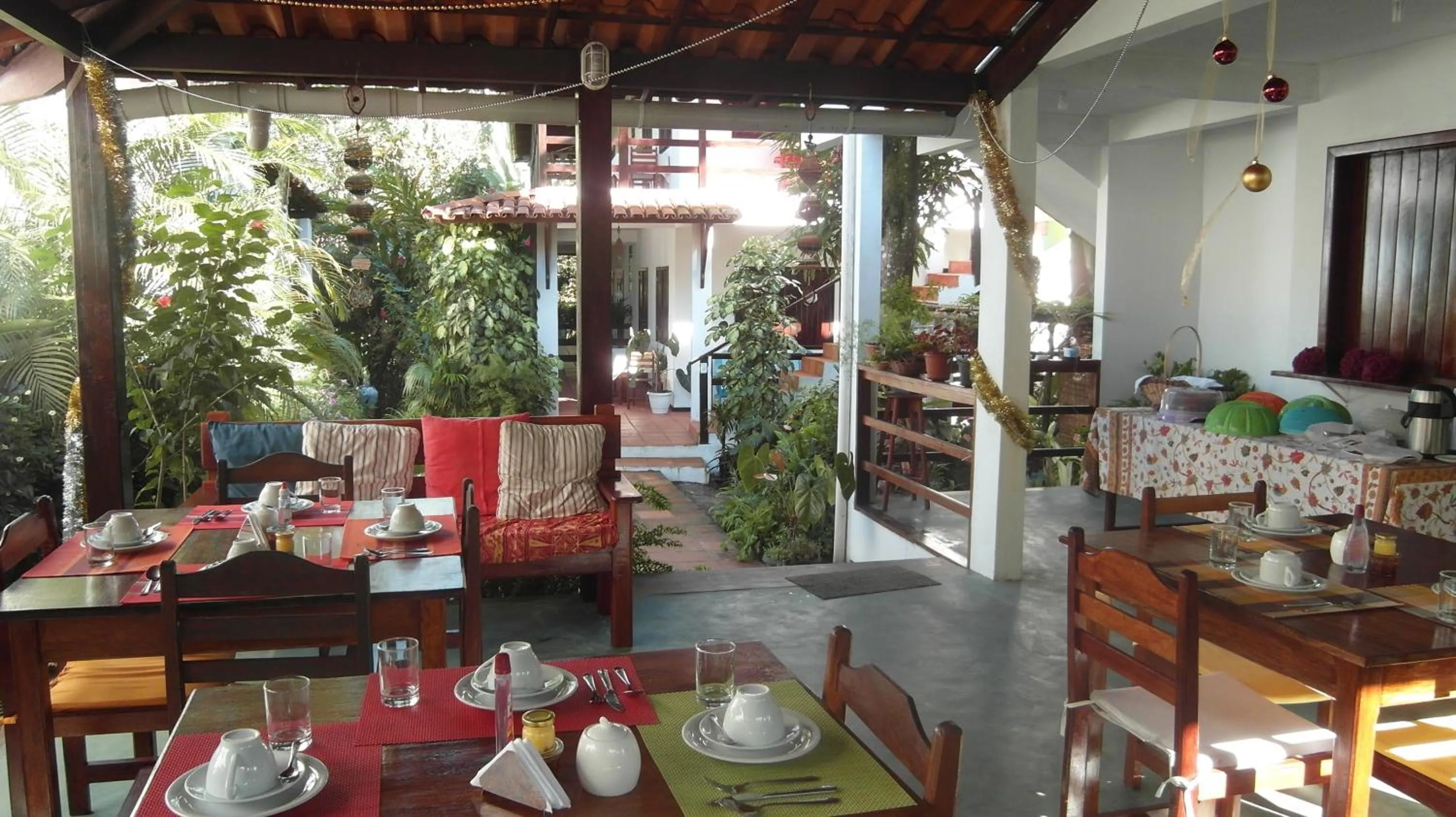 Restaurant/places to eat in Pousada Casa da Edinha