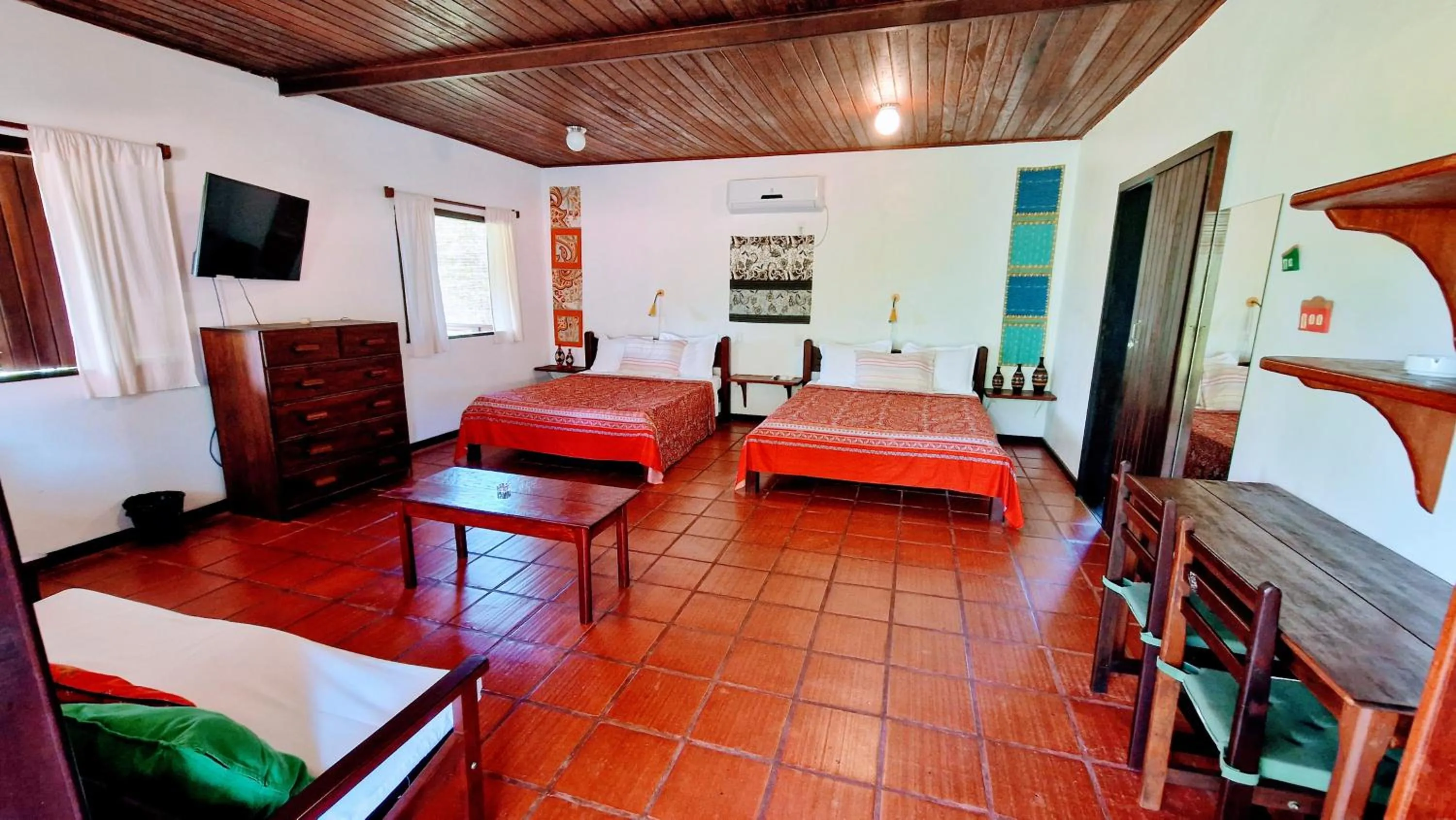 Photo of the whole room, Bed in Pousada Casa da Edinha