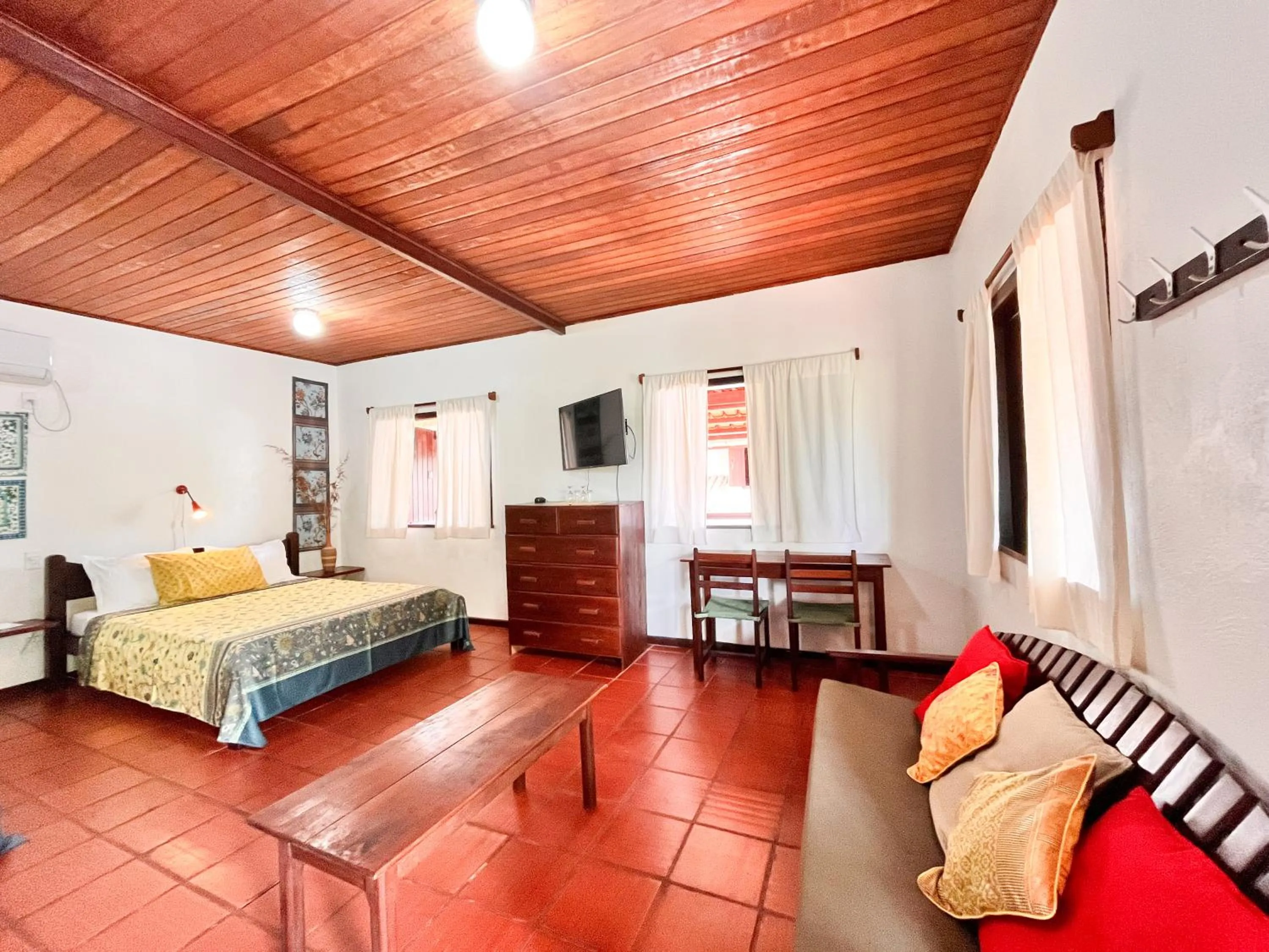 Photo of the whole room, Bed in Pousada Casa da Edinha