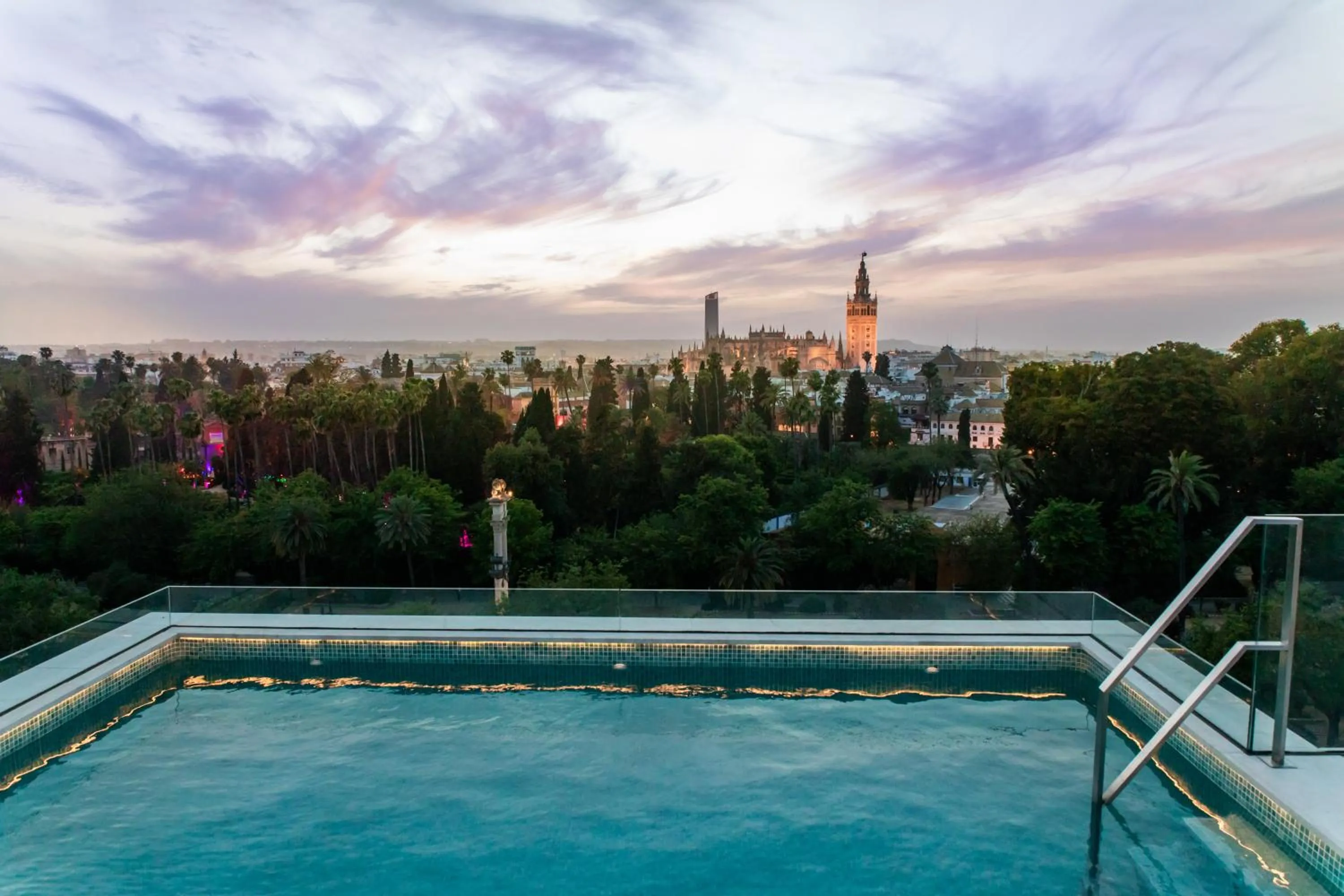 Day in Hotel Alcázar