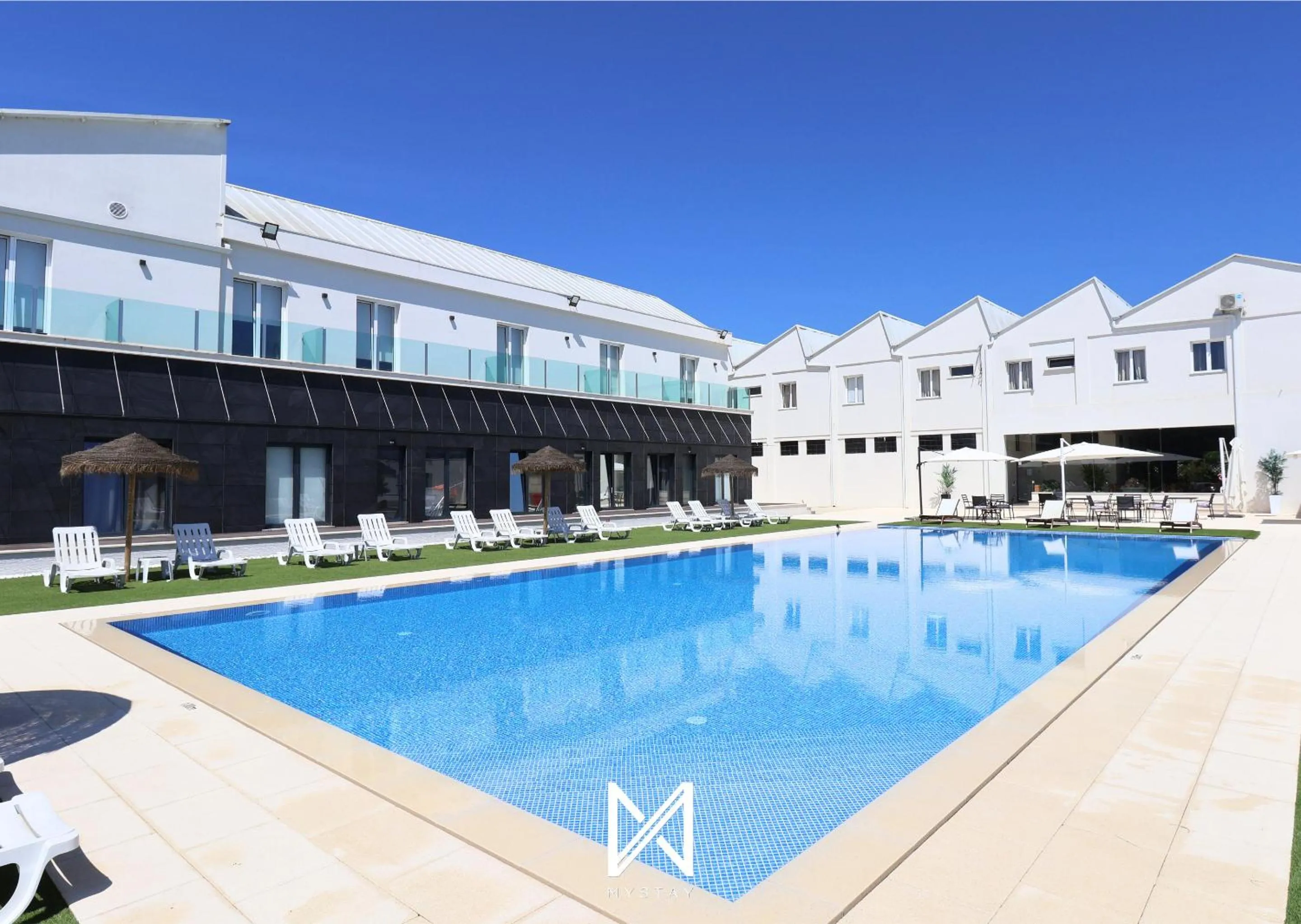 Swimming pool in Hotel Lena Village