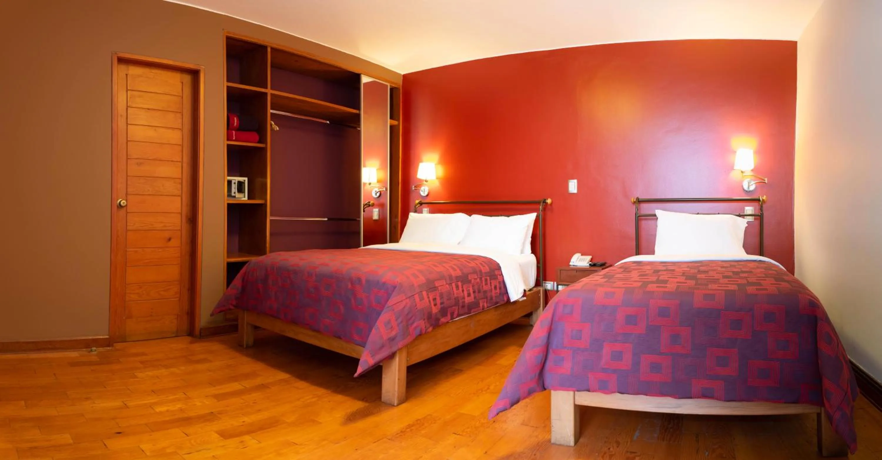 Twin Room with Bath in Mamasara