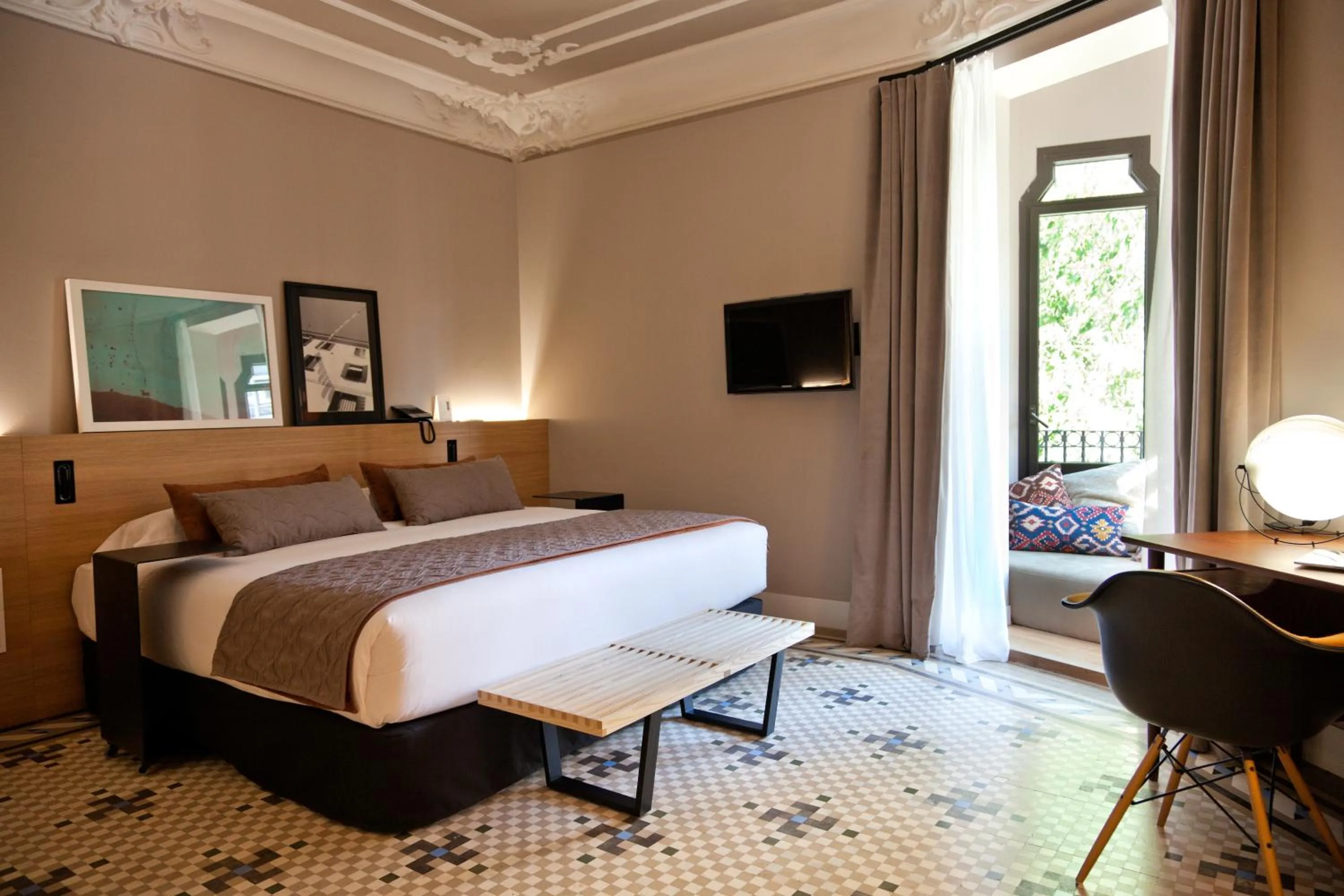 Bed in Alexandra Barcelona Hotel, Curio Collection by Hilton