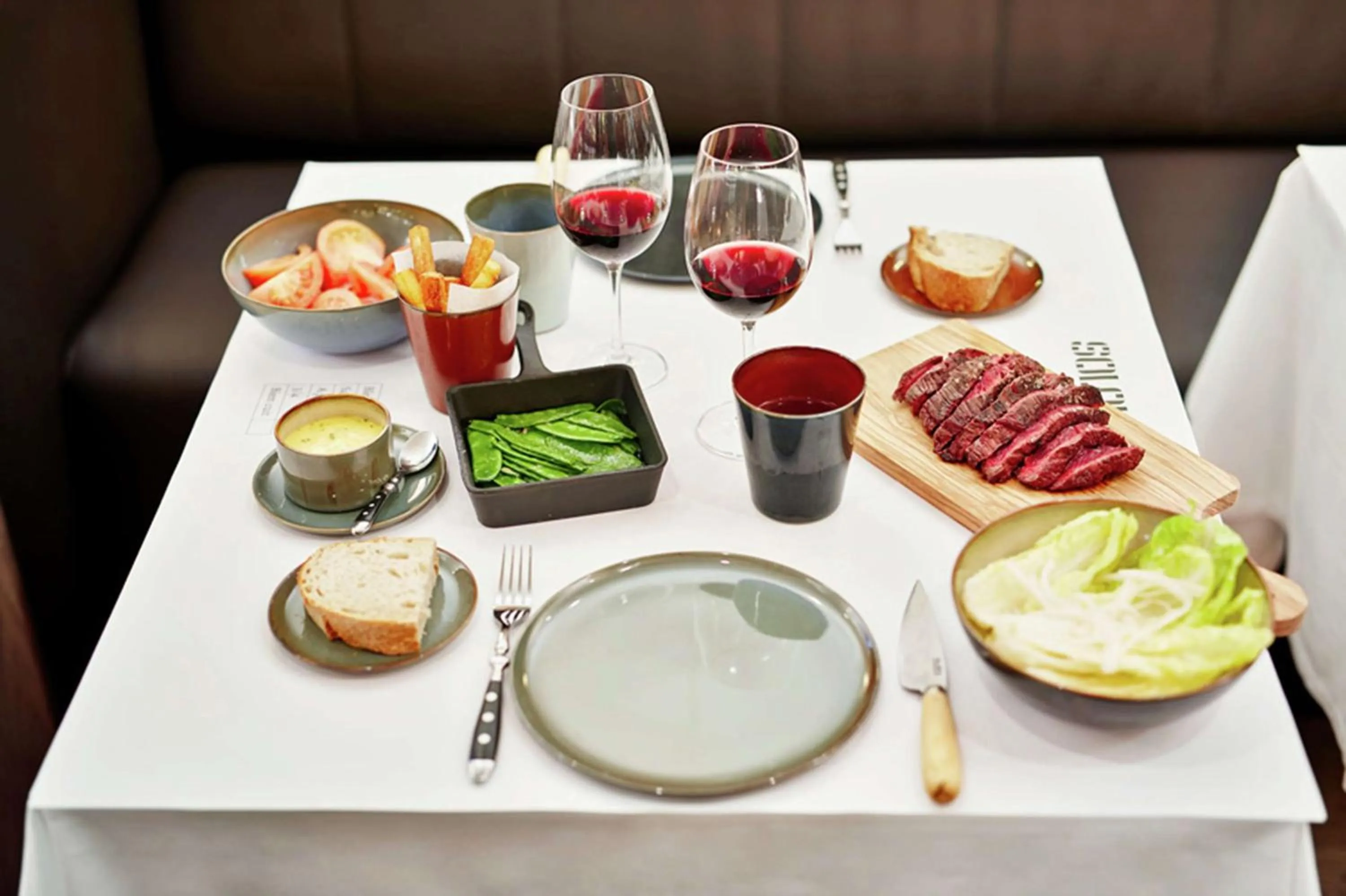 Restaurant/places to eat in Alexandra Barcelona Hotel, Curio Collection by Hilton