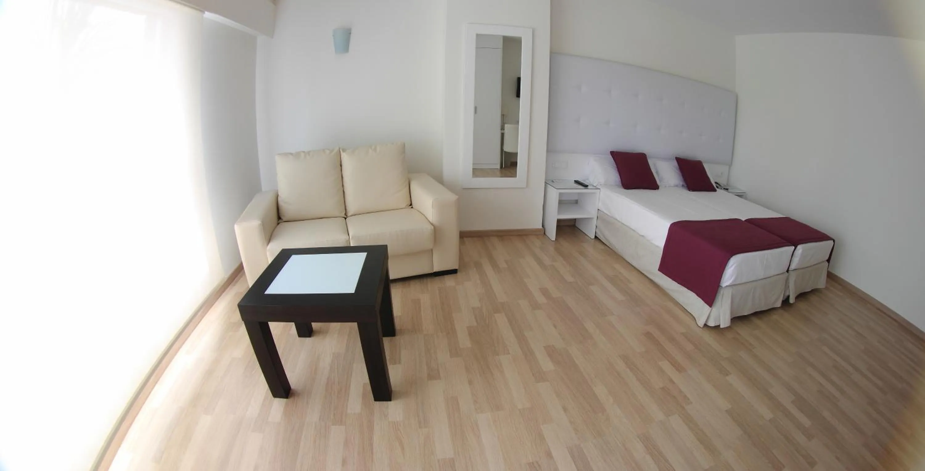 Photo of the whole room, Bed in Hotel Albahia Alicante