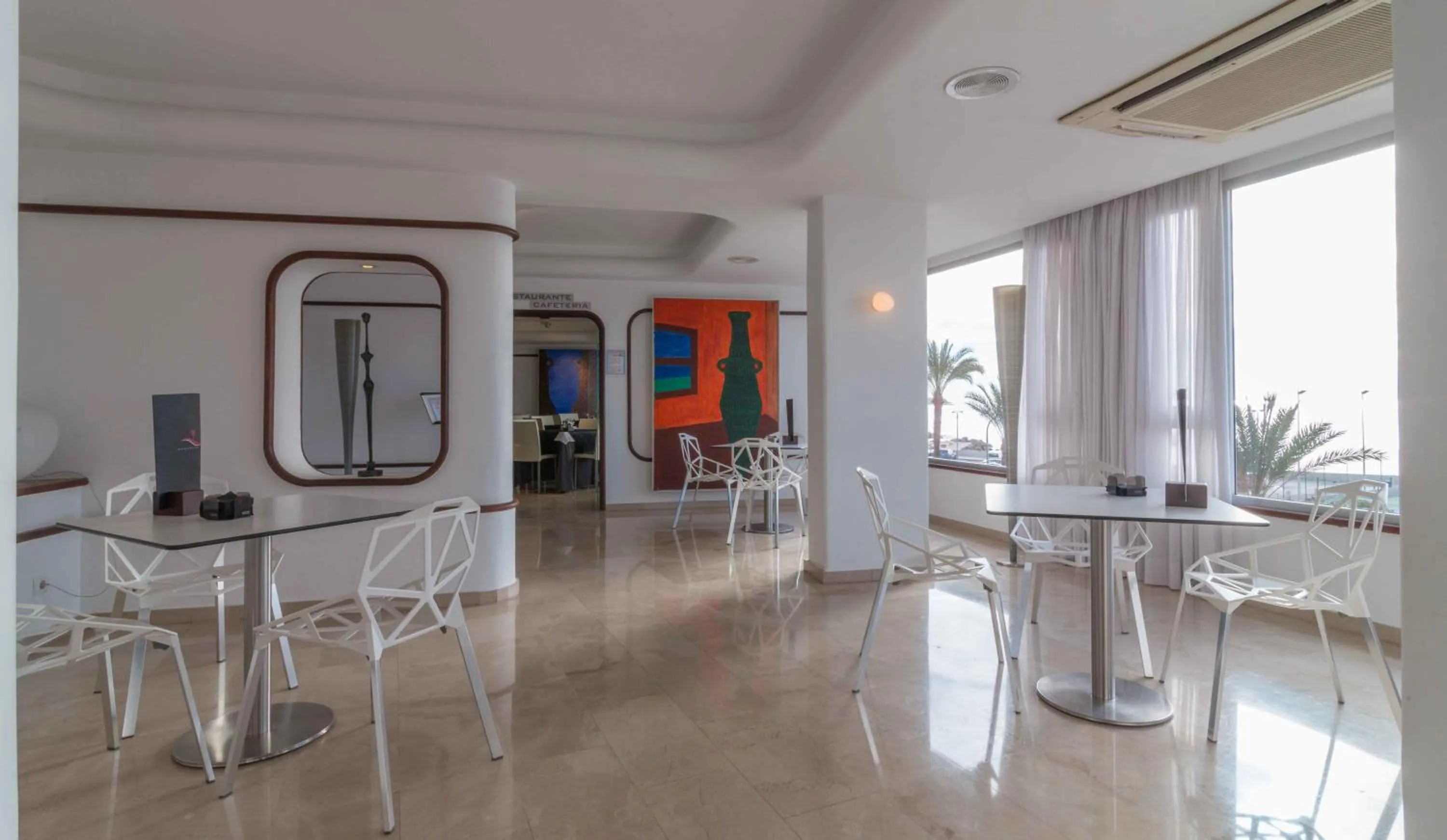 Lounge or bar in Hotel Albahia Alicante