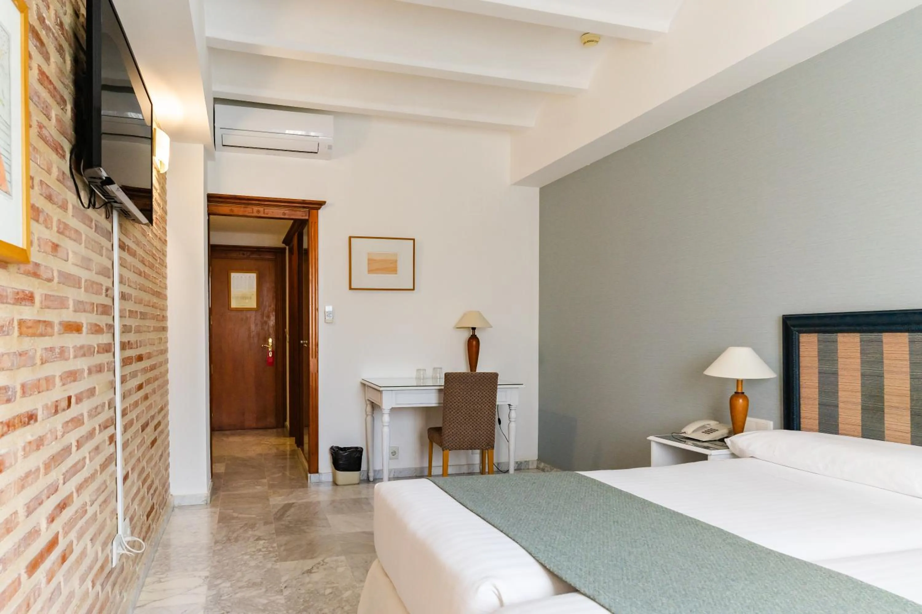 Photo of the whole room, Bed in Ad Hoc Parque