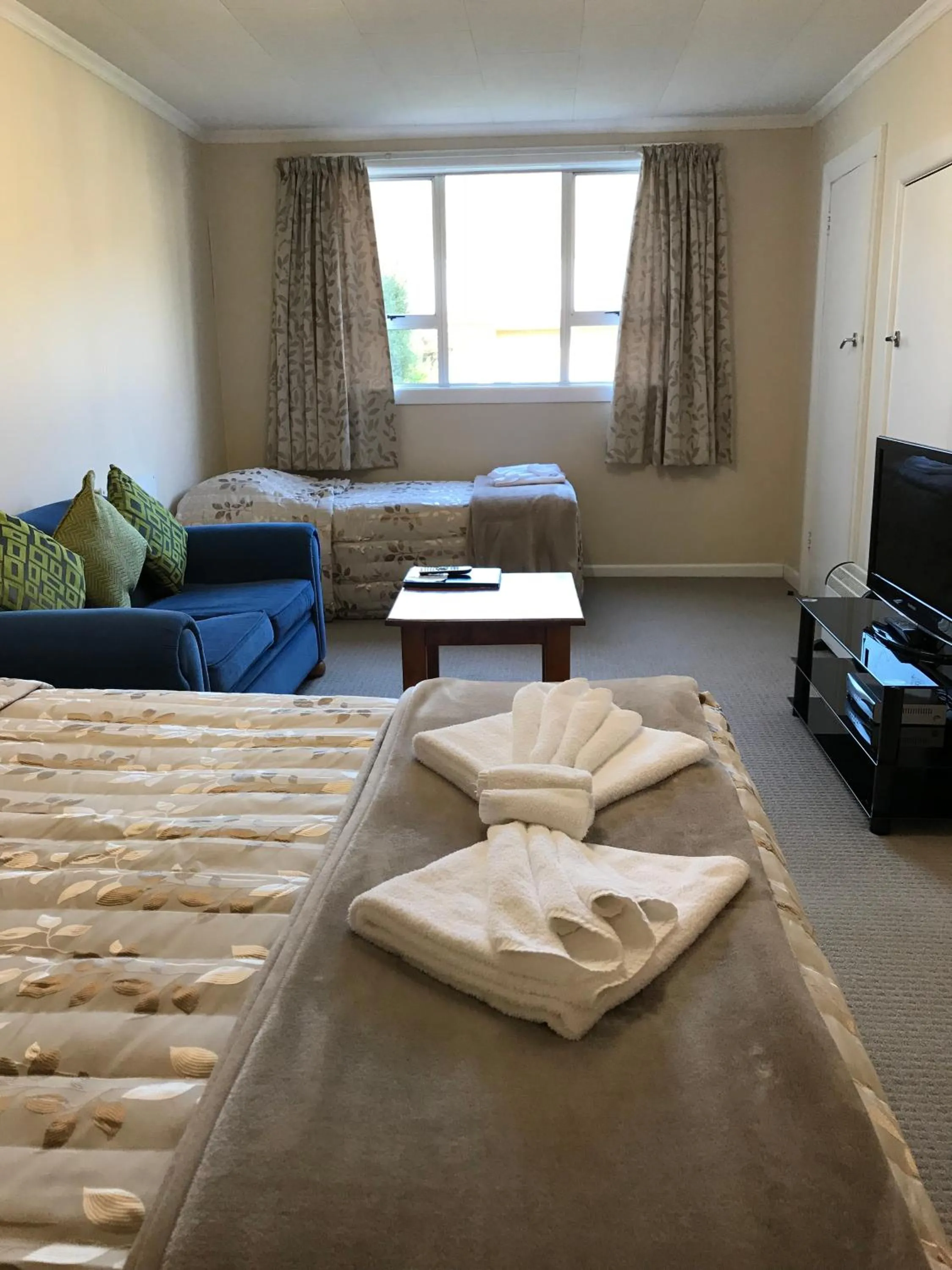 Bed in Lantern Court Motel