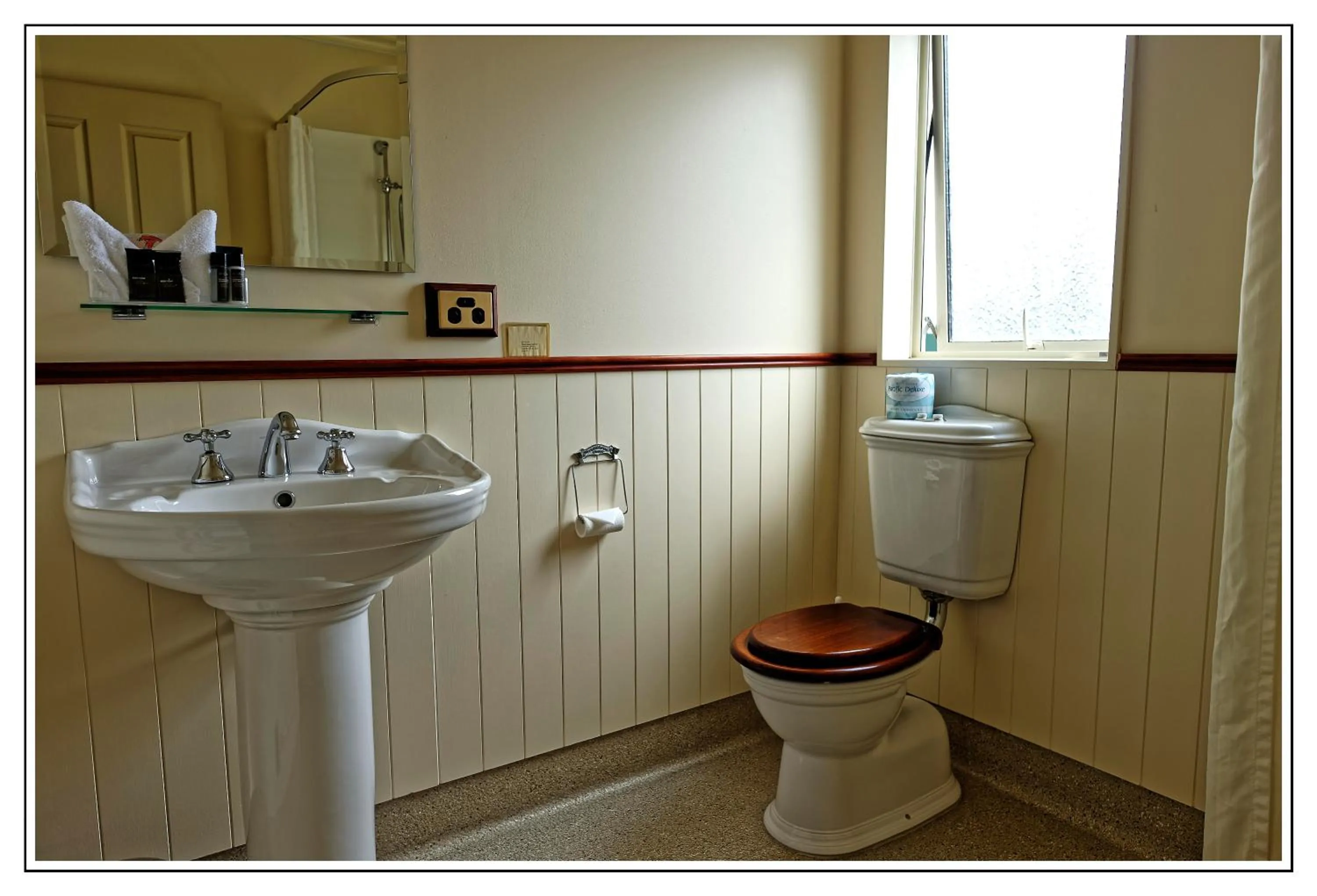 Toilet in Lantern Court Motel