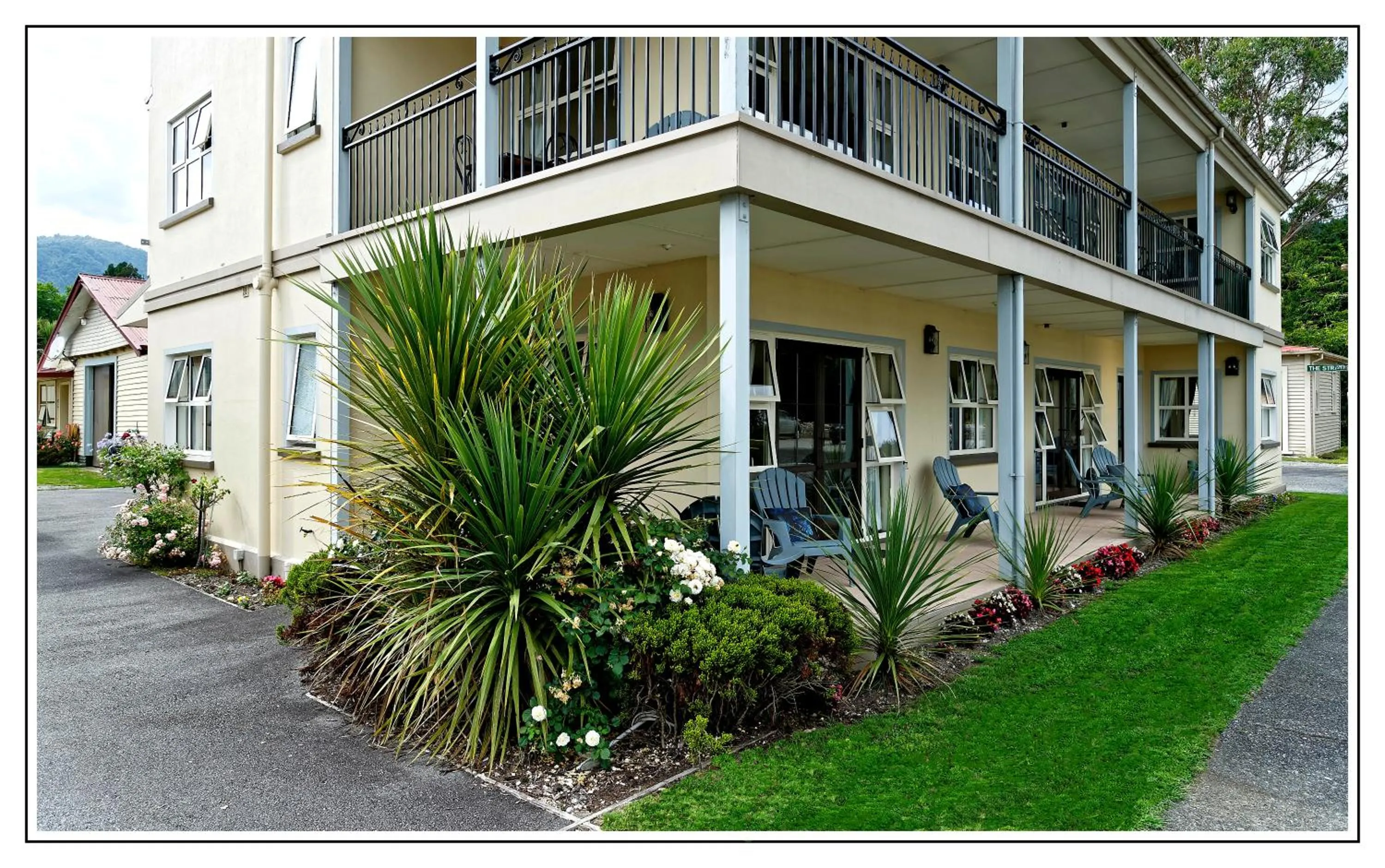 Property building in Lantern Court Motel