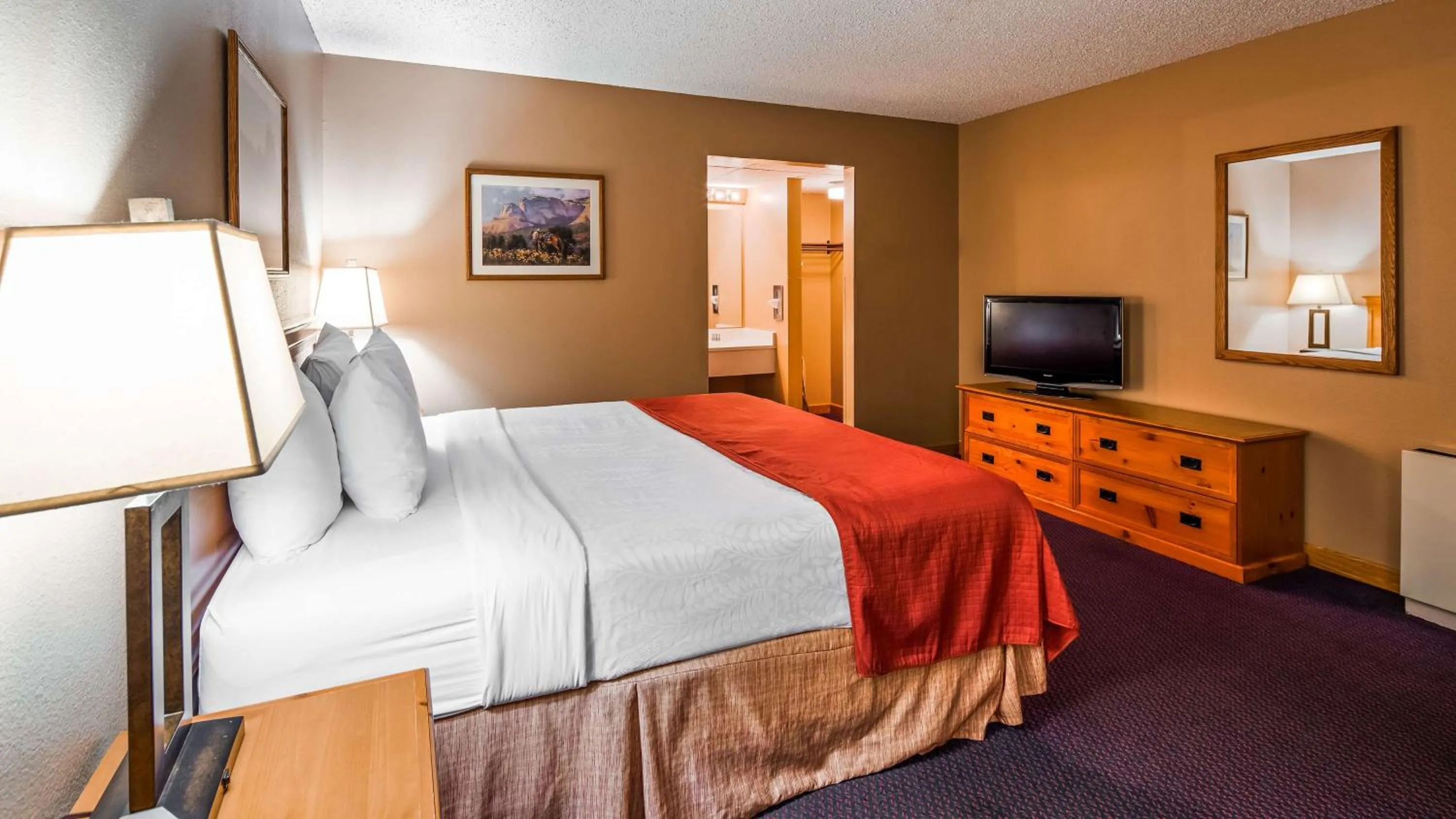 Photo of the whole room, Bed in Deadwood Miners Hotel & Restaurant