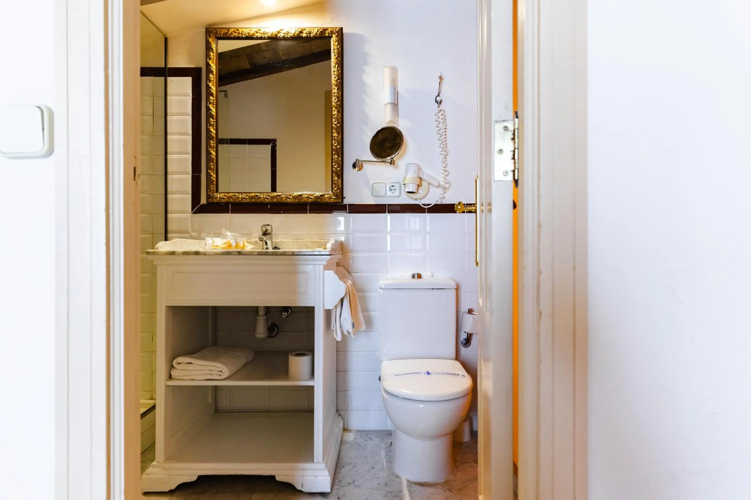 Bathroom in Ad Hoc Monumental 1881