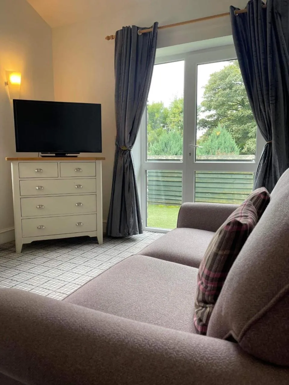 Other, Bed in Cross Keys Inn