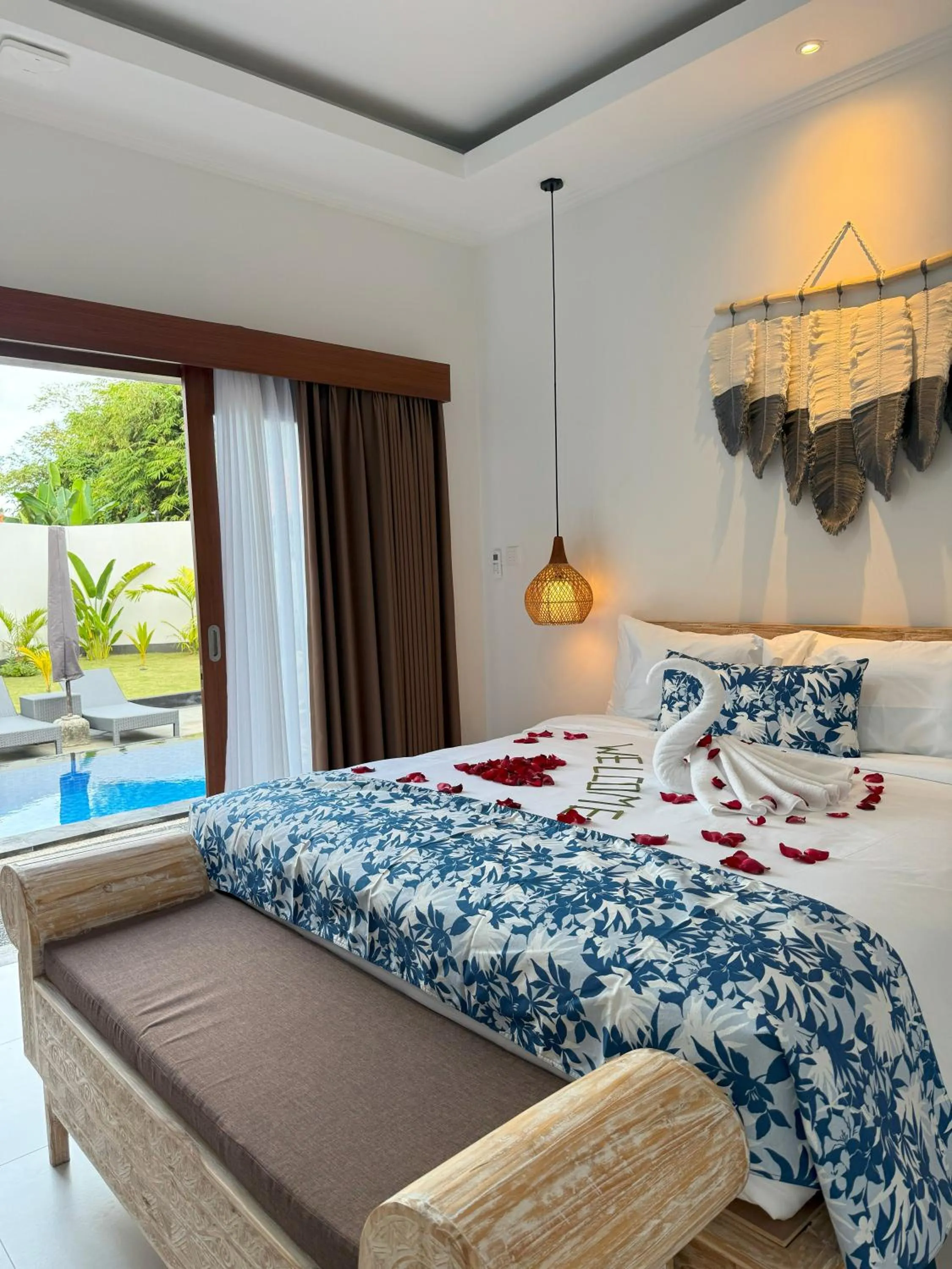 View (from property/room), Bed in Kubu Garden Suites & Villas Nusa Dua