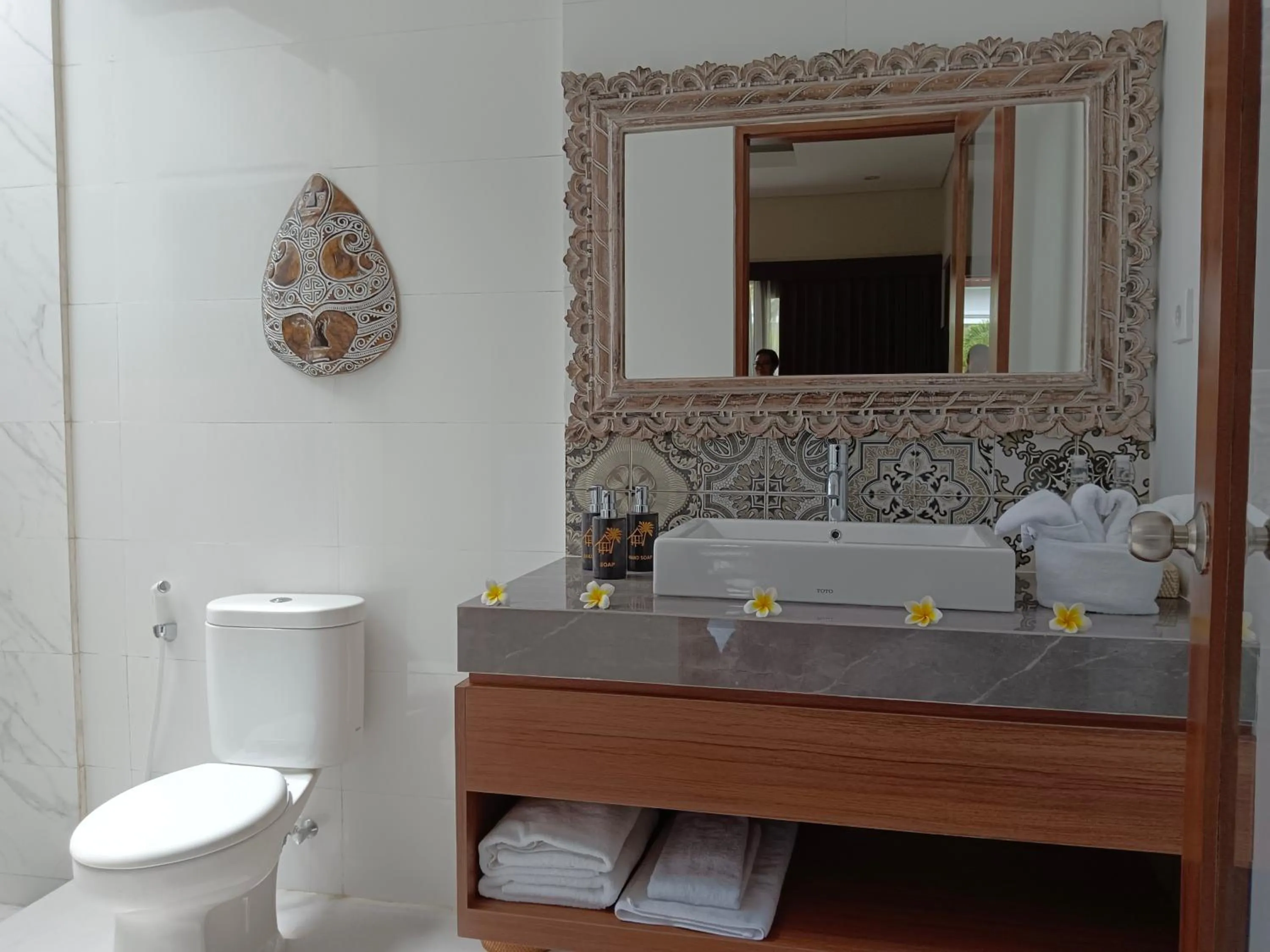 Toilet in Kubu Garden Suites & Villas Nusa Dua
