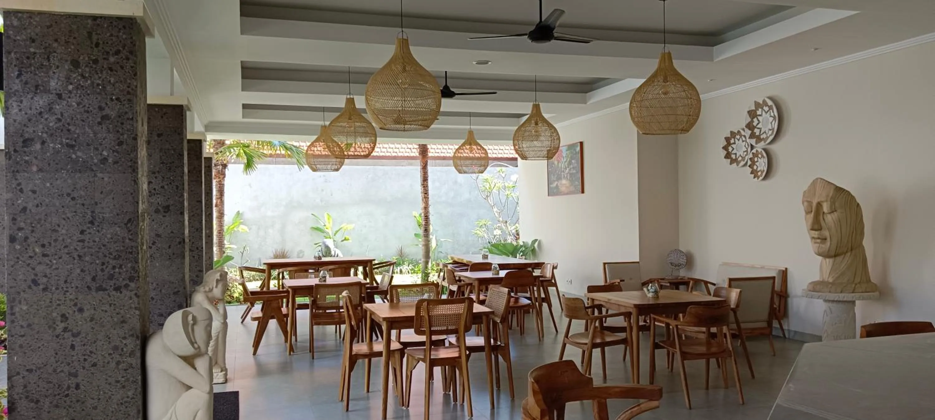 Restaurant/places to eat in Kubu Garden Suites & Villas Nusa Dua