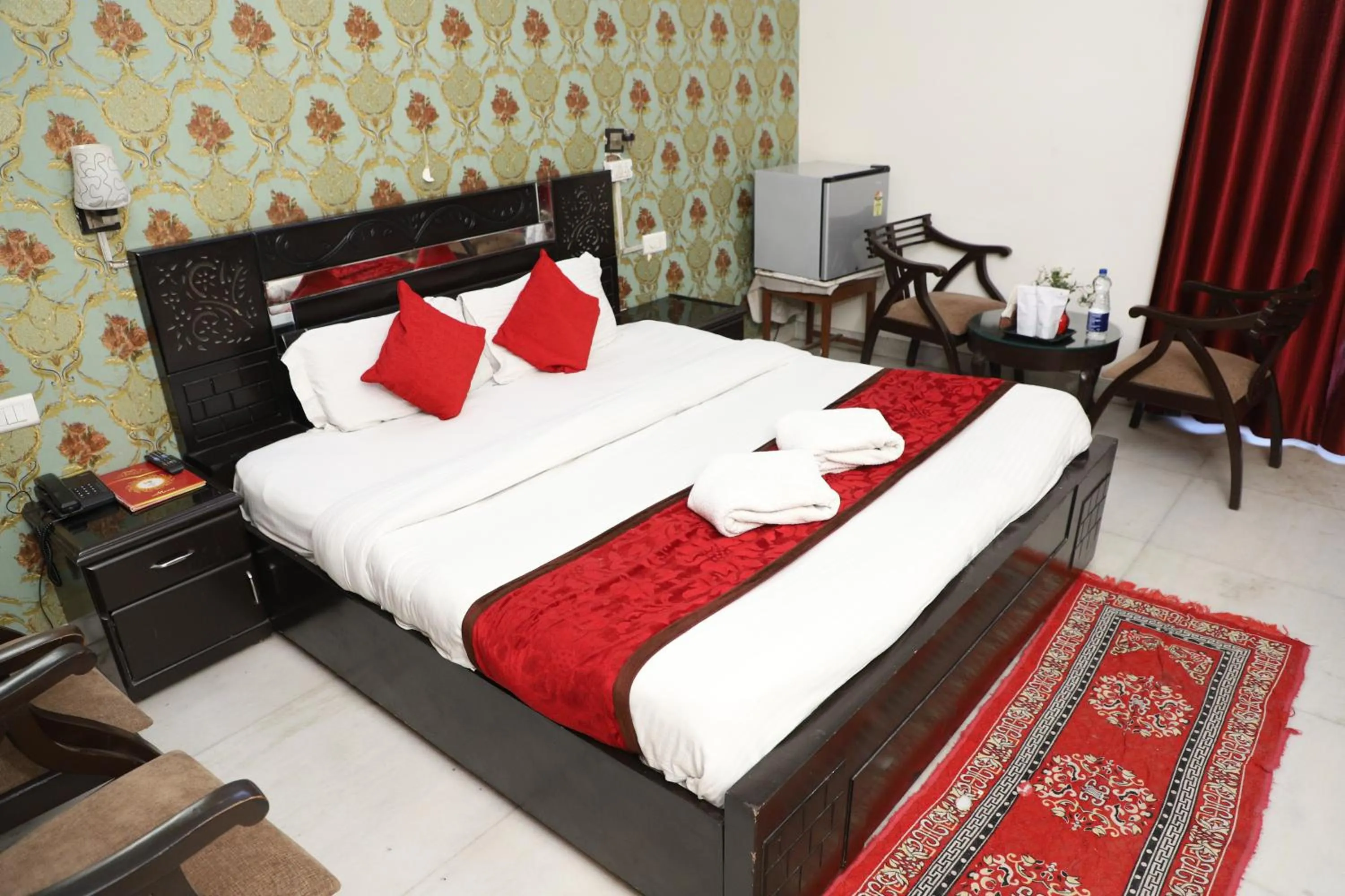 Bedroom, Bed in Hotel Ashray Noida