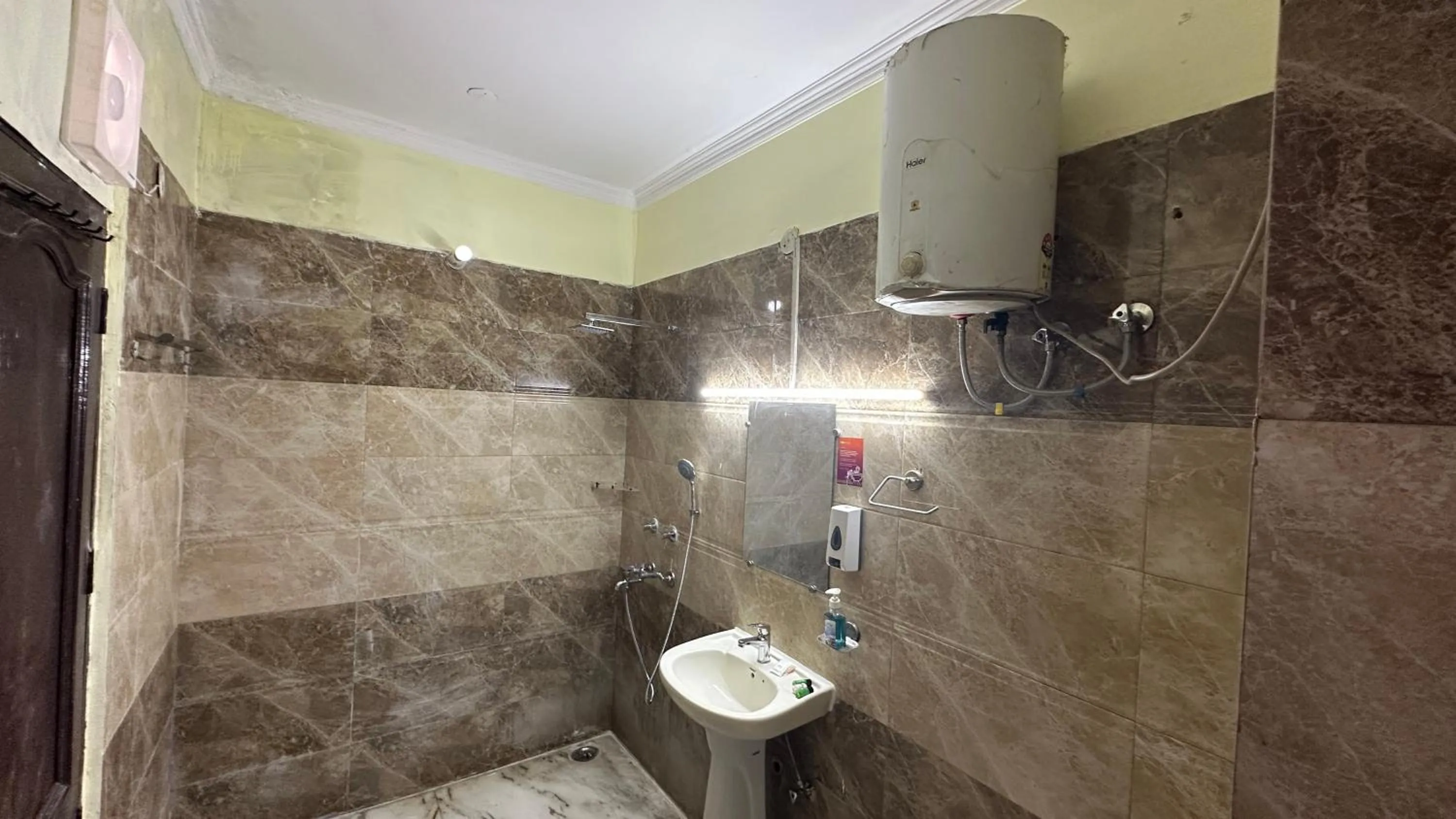 Shower in Hotel Ashray Noida