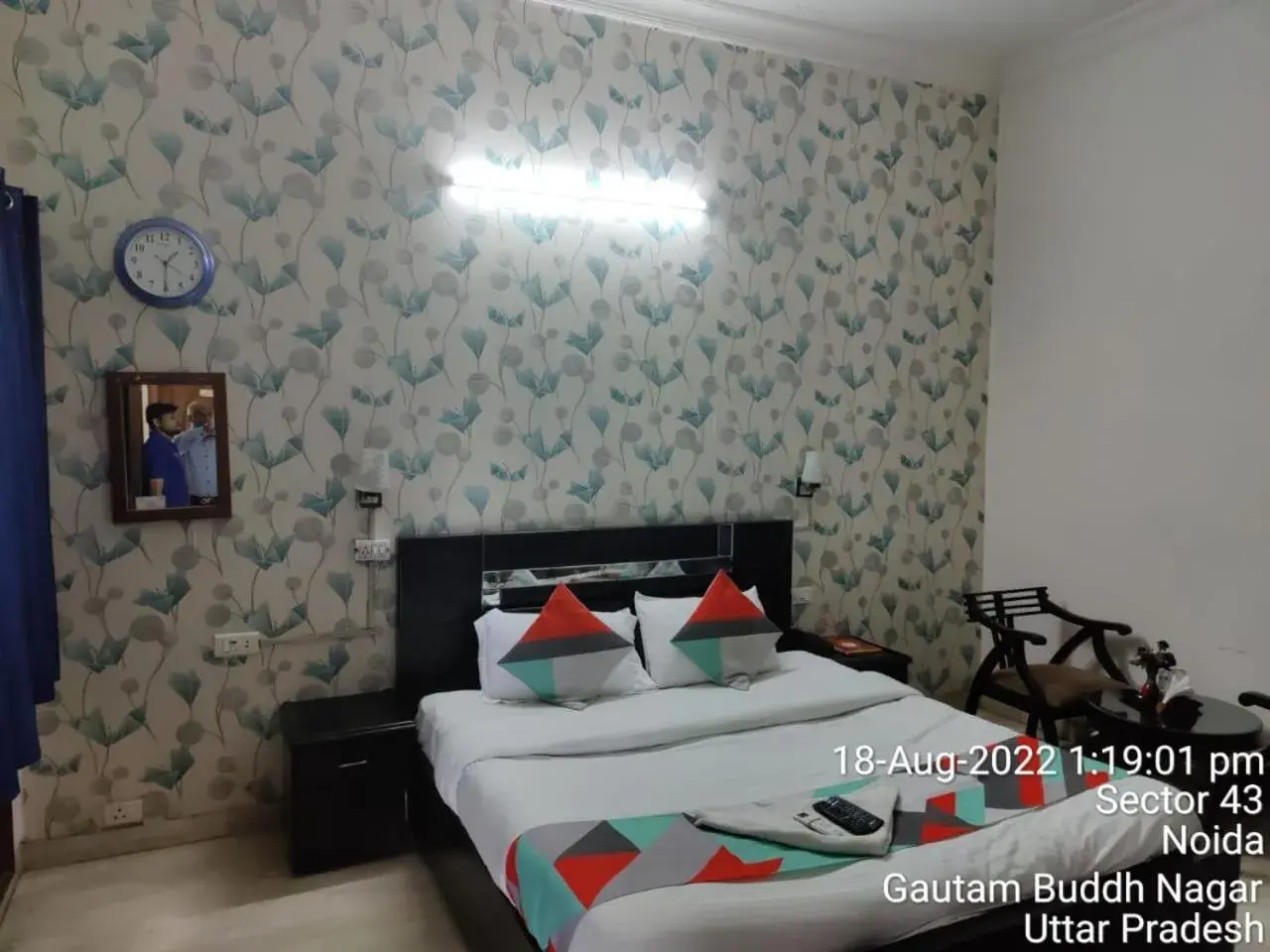 Deluxe Room in Hotel Ashray Noida Deluxe Room in Hotel Ashray Noida