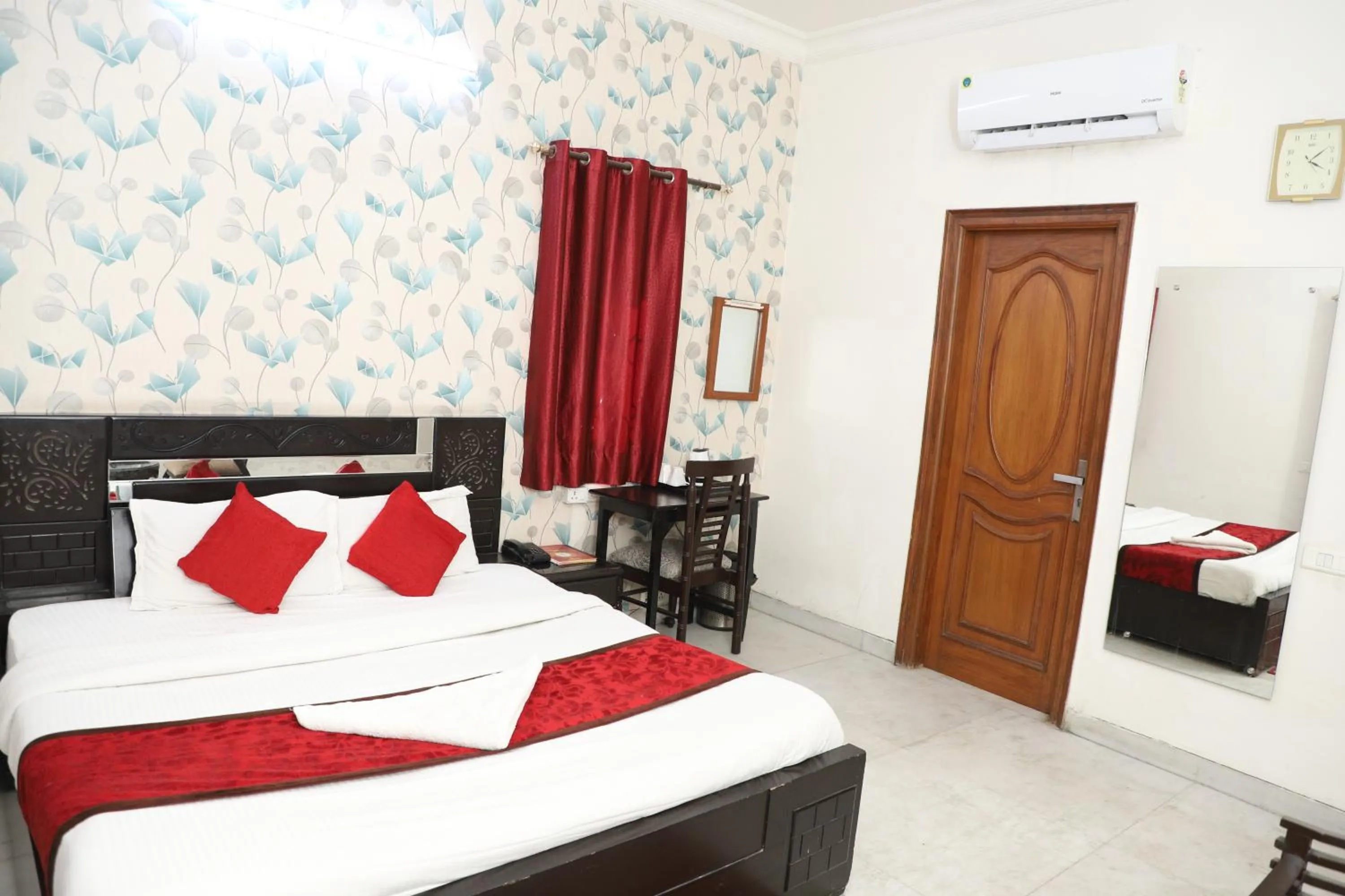 Photo of the whole room, Bed in Hotel Ashray Noida