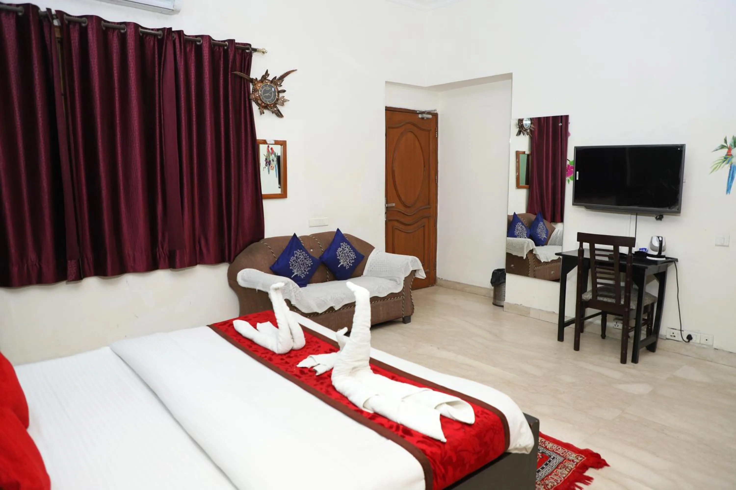 Bed in Hotel Ashray Noida