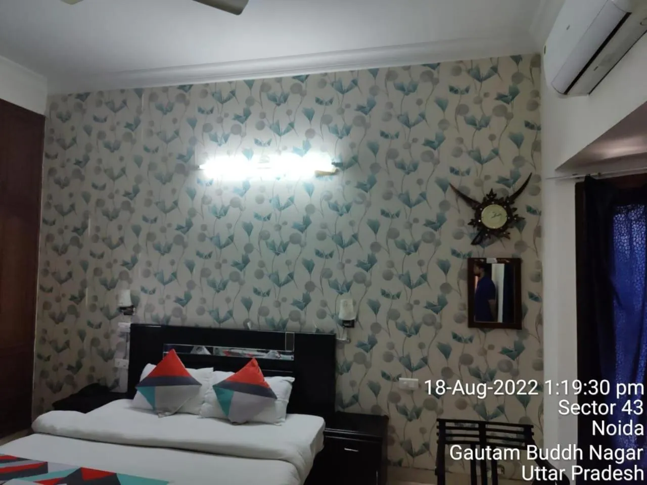 Bed in Hotel Ashray Noida
