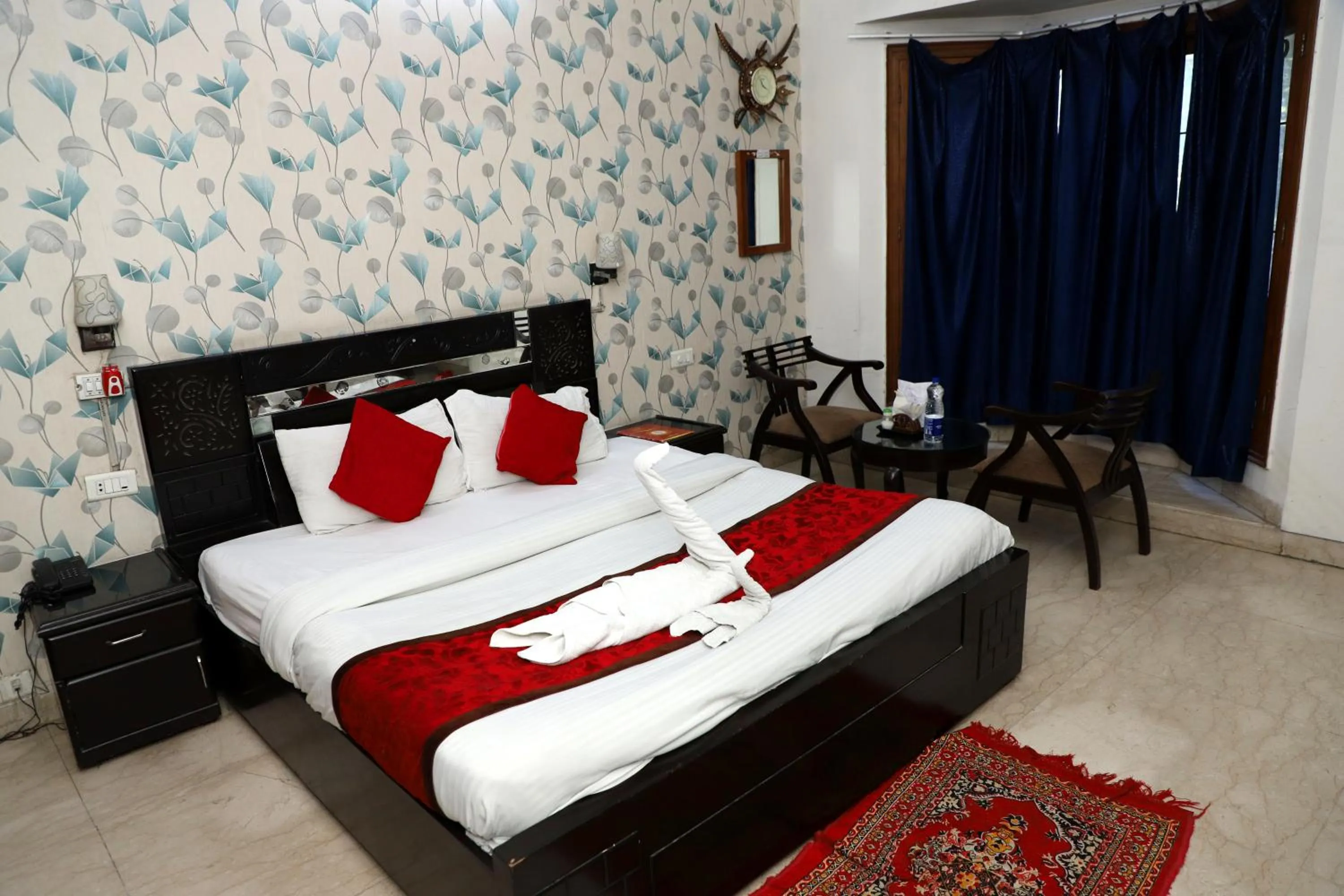 Bedroom, Bed in Hotel Ashray Noida