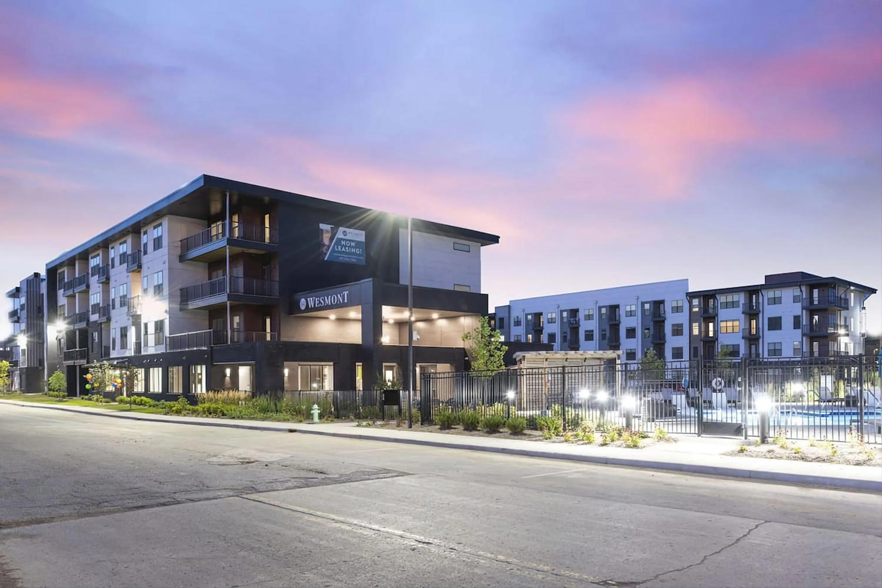 Property building in Contemporary 1 BDRM Apt with Pool Parking Gym