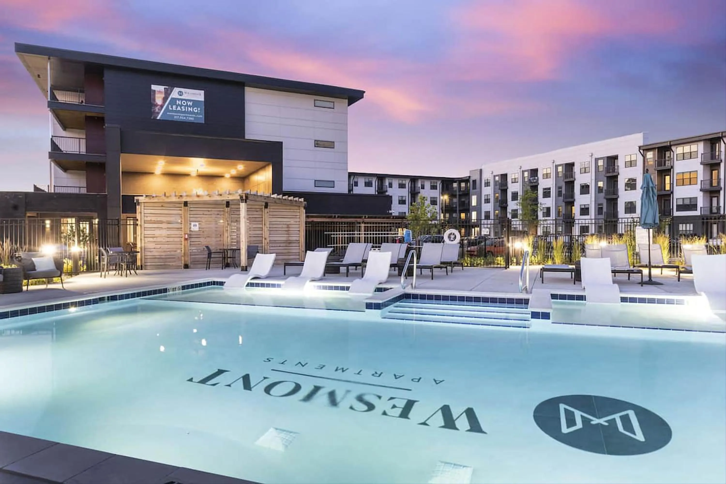 Property building in Contemporary 1 BDRM Apt with Pool Parking Gym