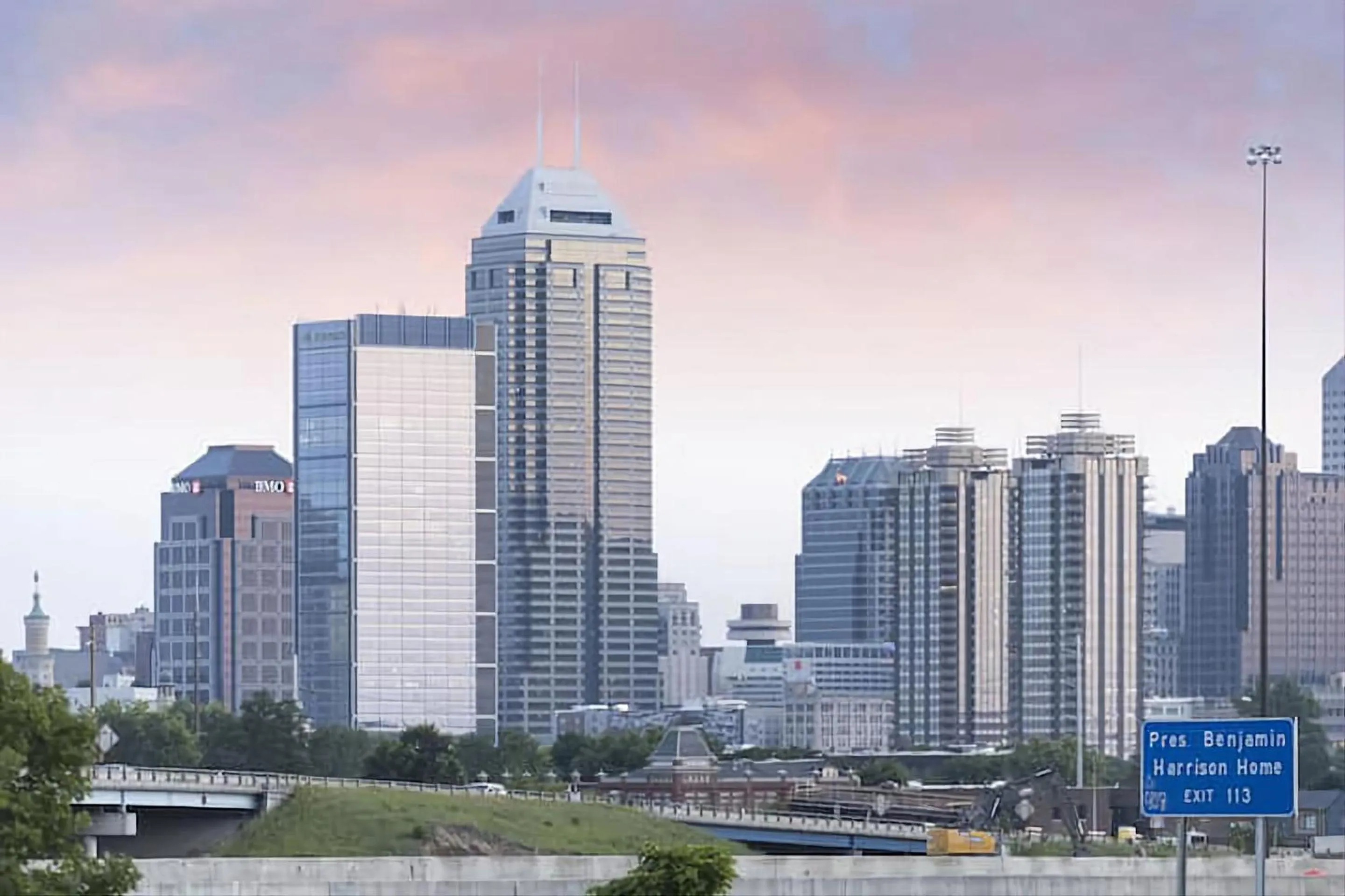 City view in Contemporary 1 BDRM Apt with Pool Parking Gym