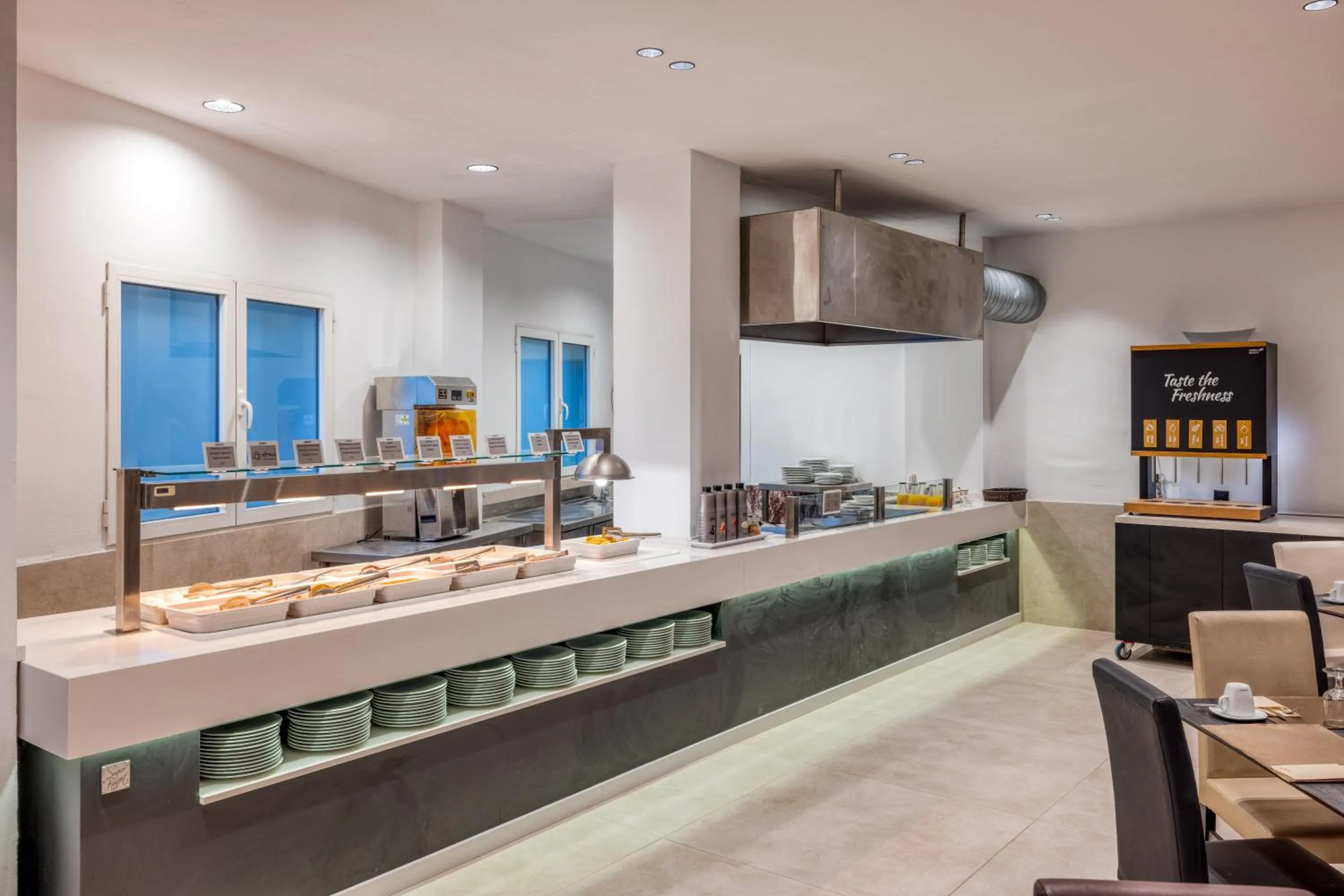 Restaurant/places to eat in Ohtels Gran Hotel Almeria