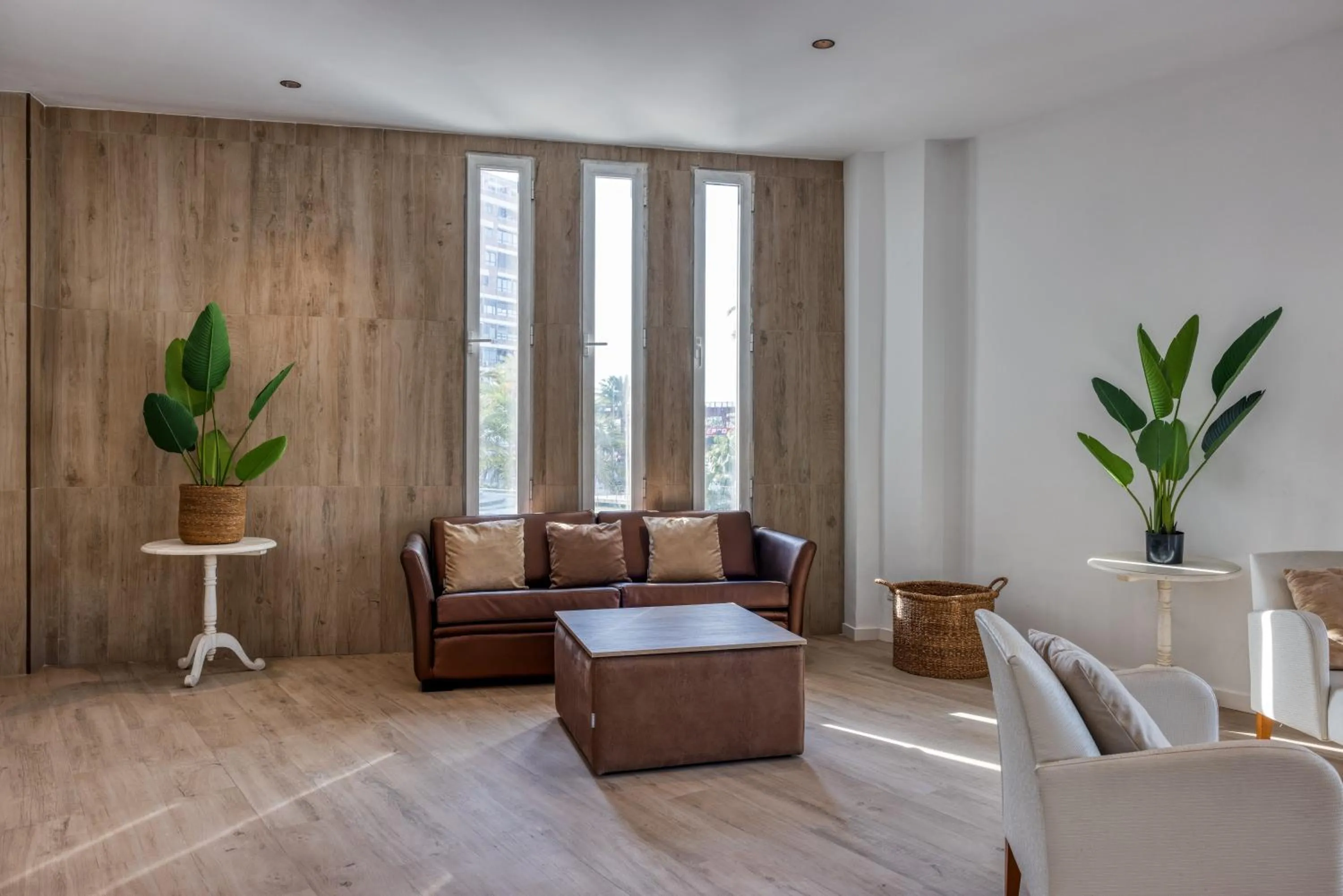 Lounge or bar in Ohtels Gran Hotel Almeria