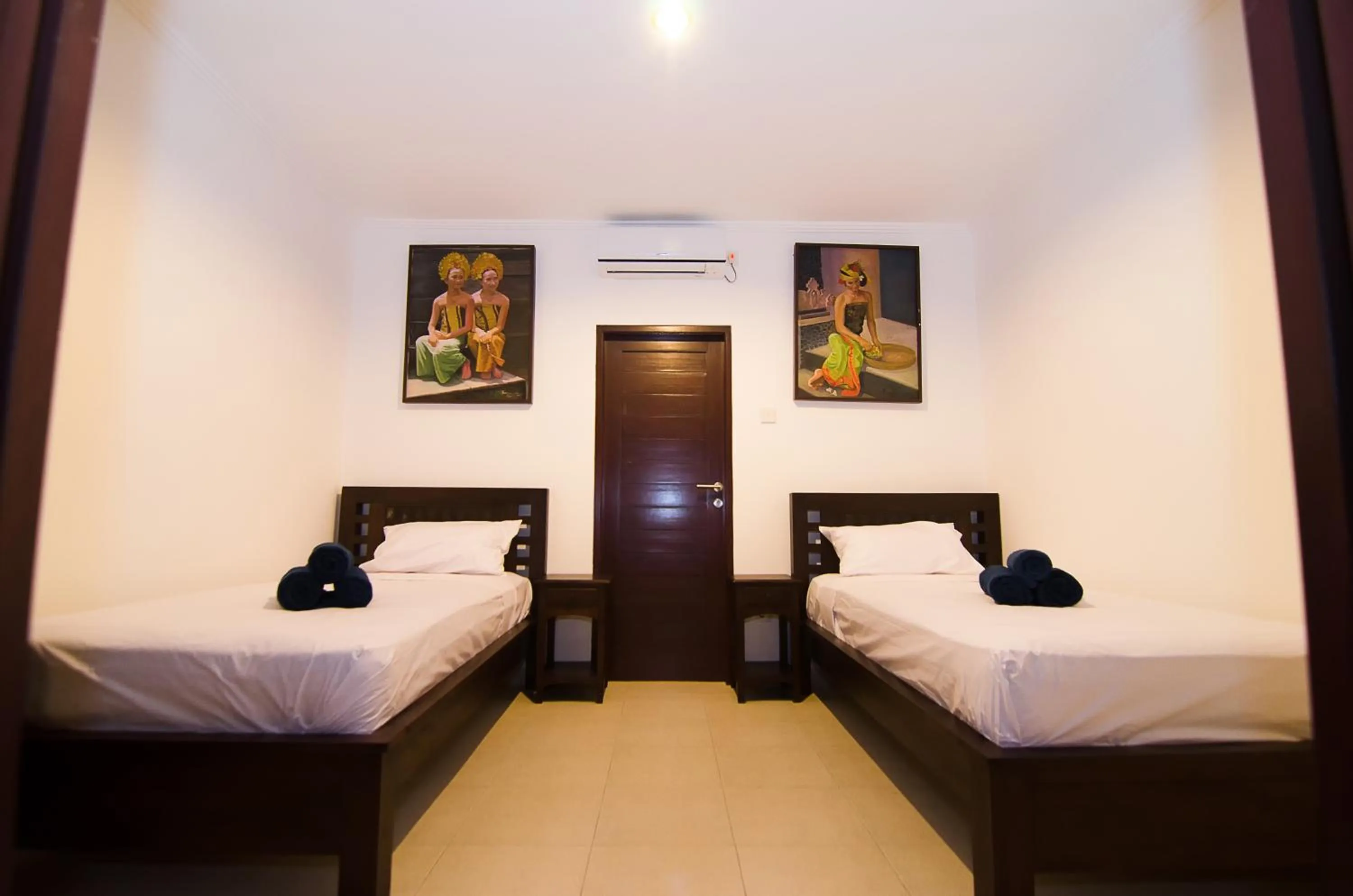 Photo of the whole room, Bed in Sanur Guest House