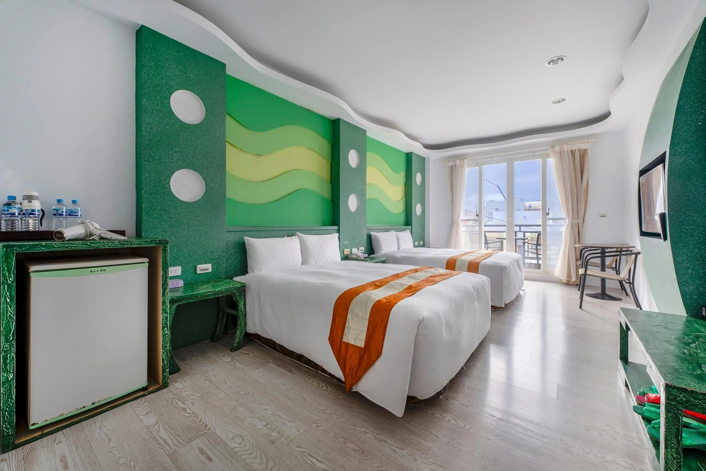 Photo of the whole room, Bed in Wei Yuan Hotel