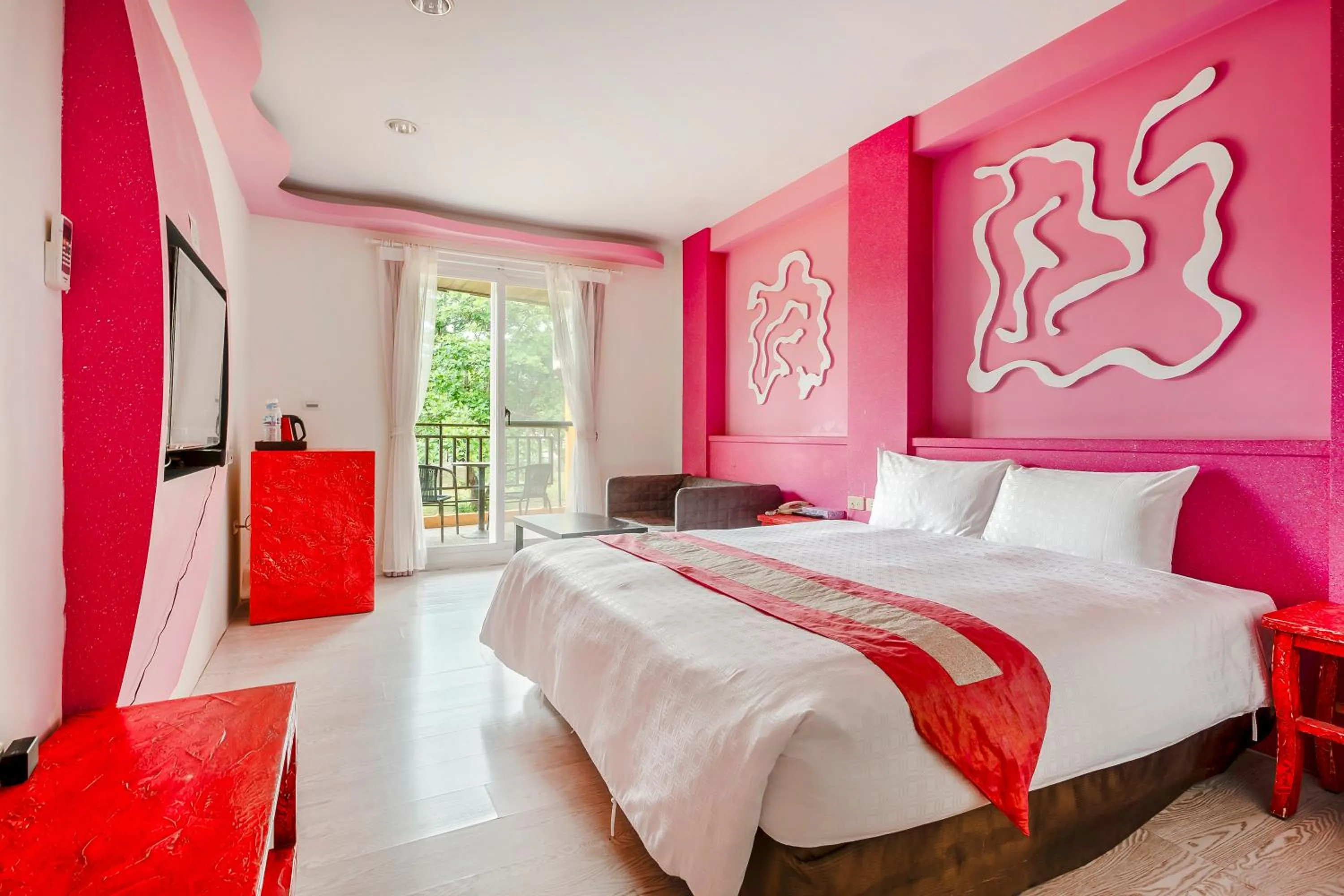 Photo of the whole room, Bed in Wei Yuan Hotel