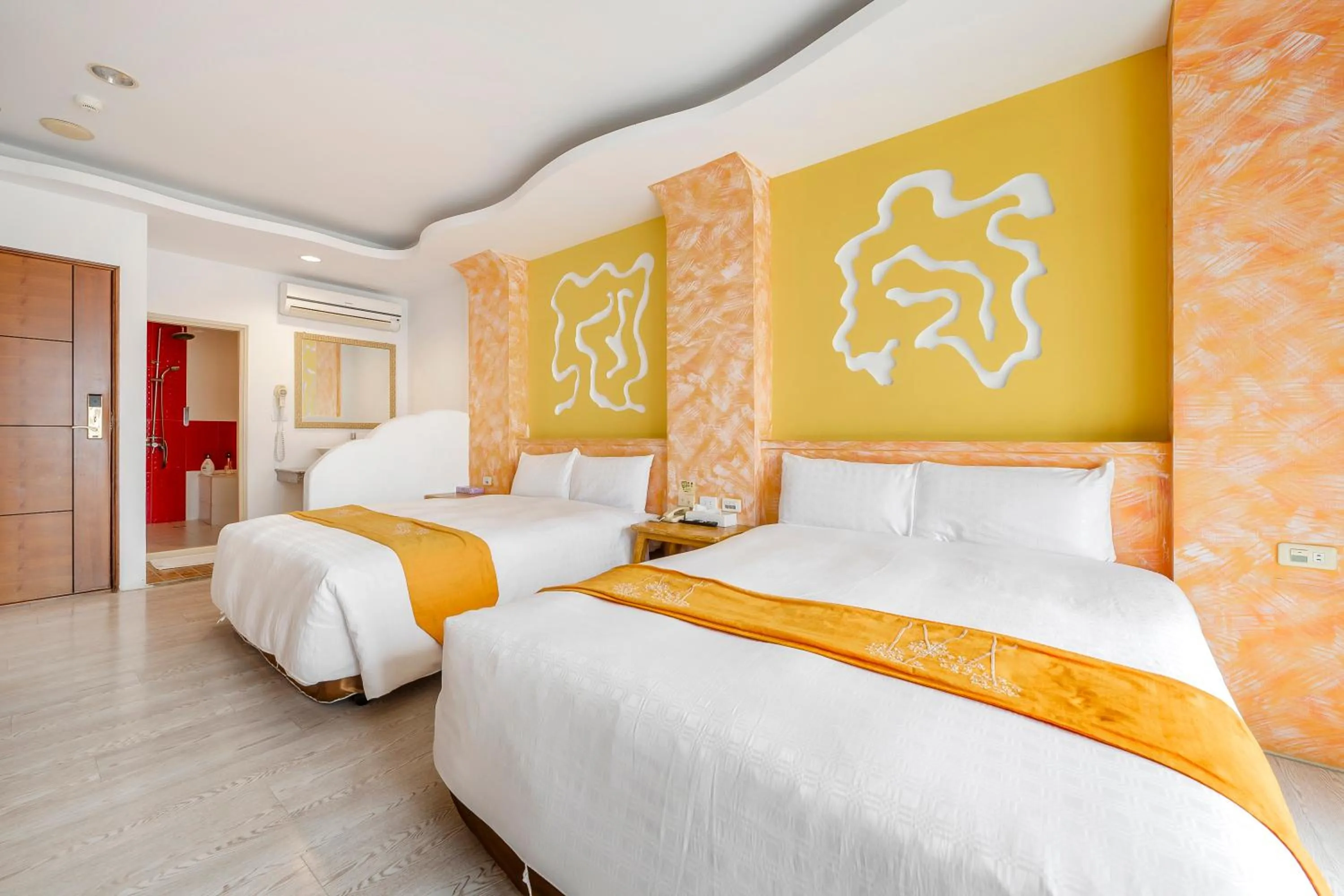 Photo of the whole room, Bed in Wei Yuan Hotel