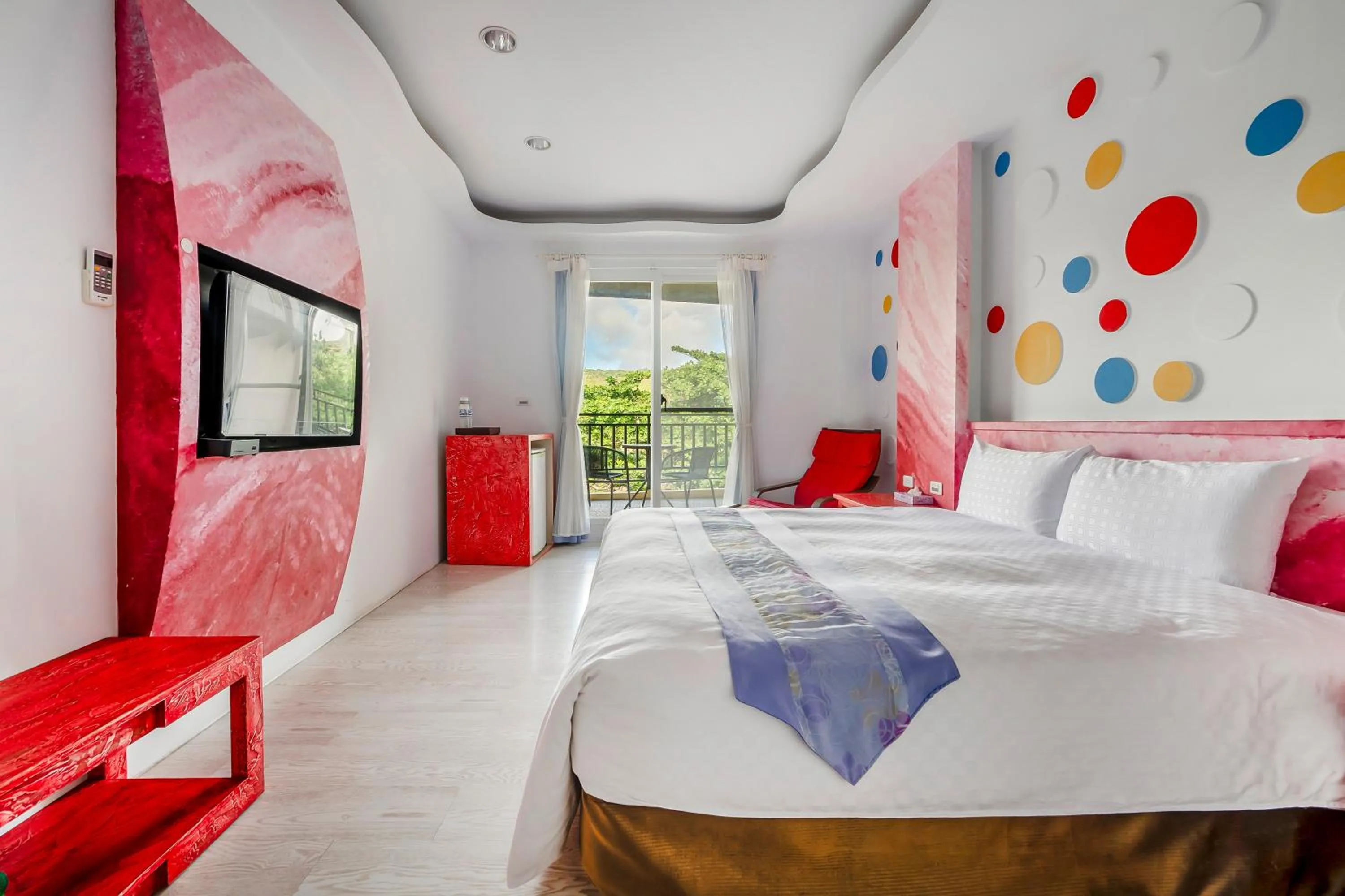 Photo of the whole room, Bed in Wei Yuan Hotel