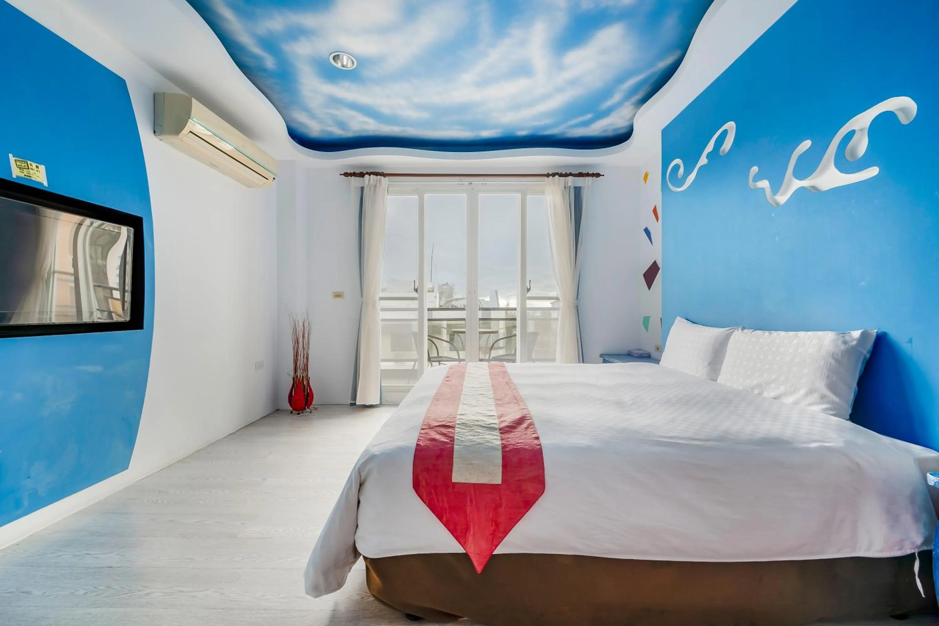 Photo of the whole room, Bed in Wei Yuan Hotel