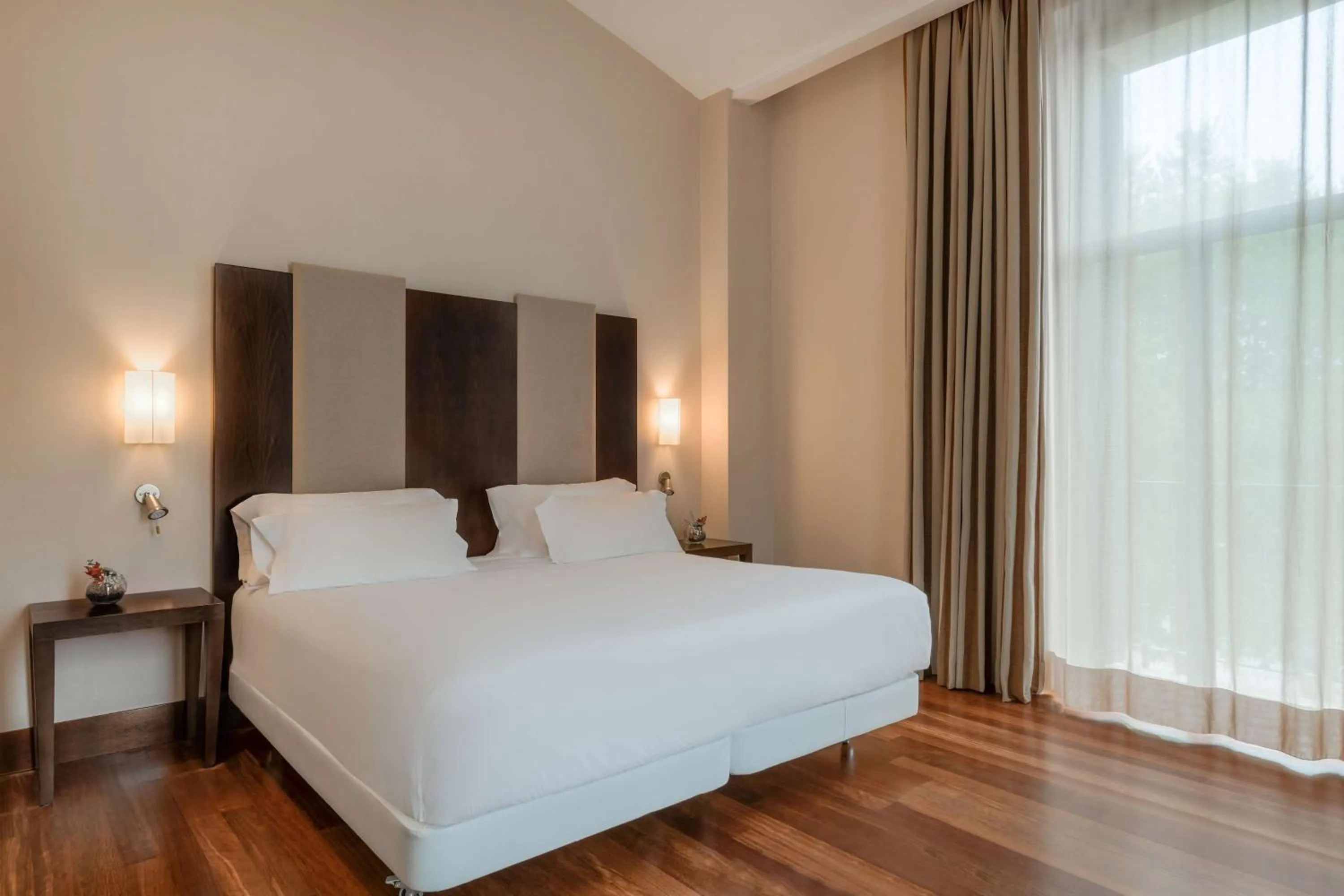 Bedroom, Bed in NH Collection Palacio de Aranjuez