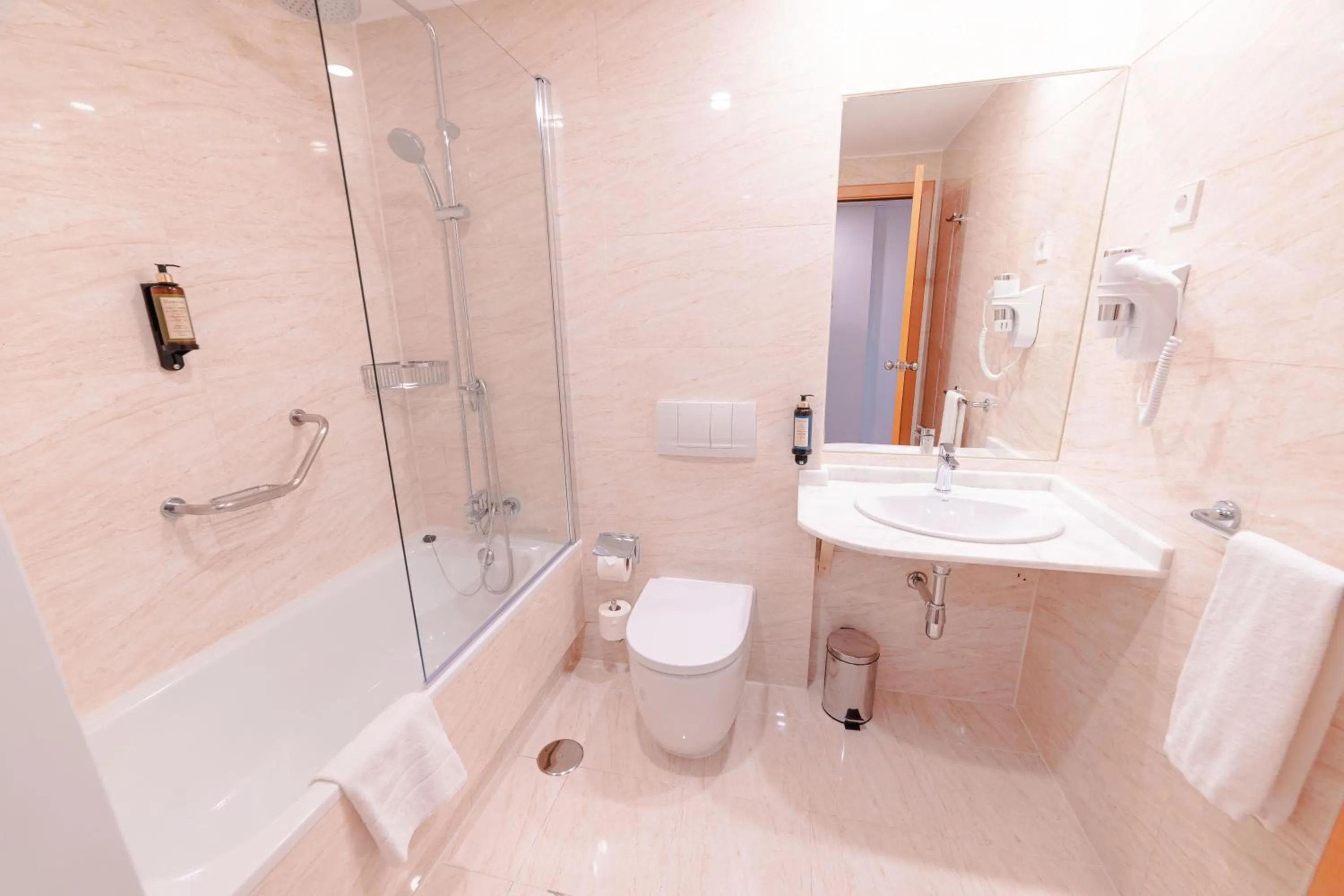 Bathroom in Hotel Monte Rozas