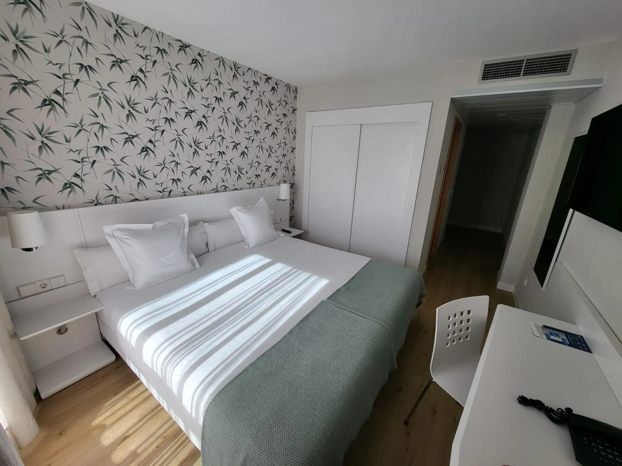 Bedroom, Bed in Hotel Monte Rozas