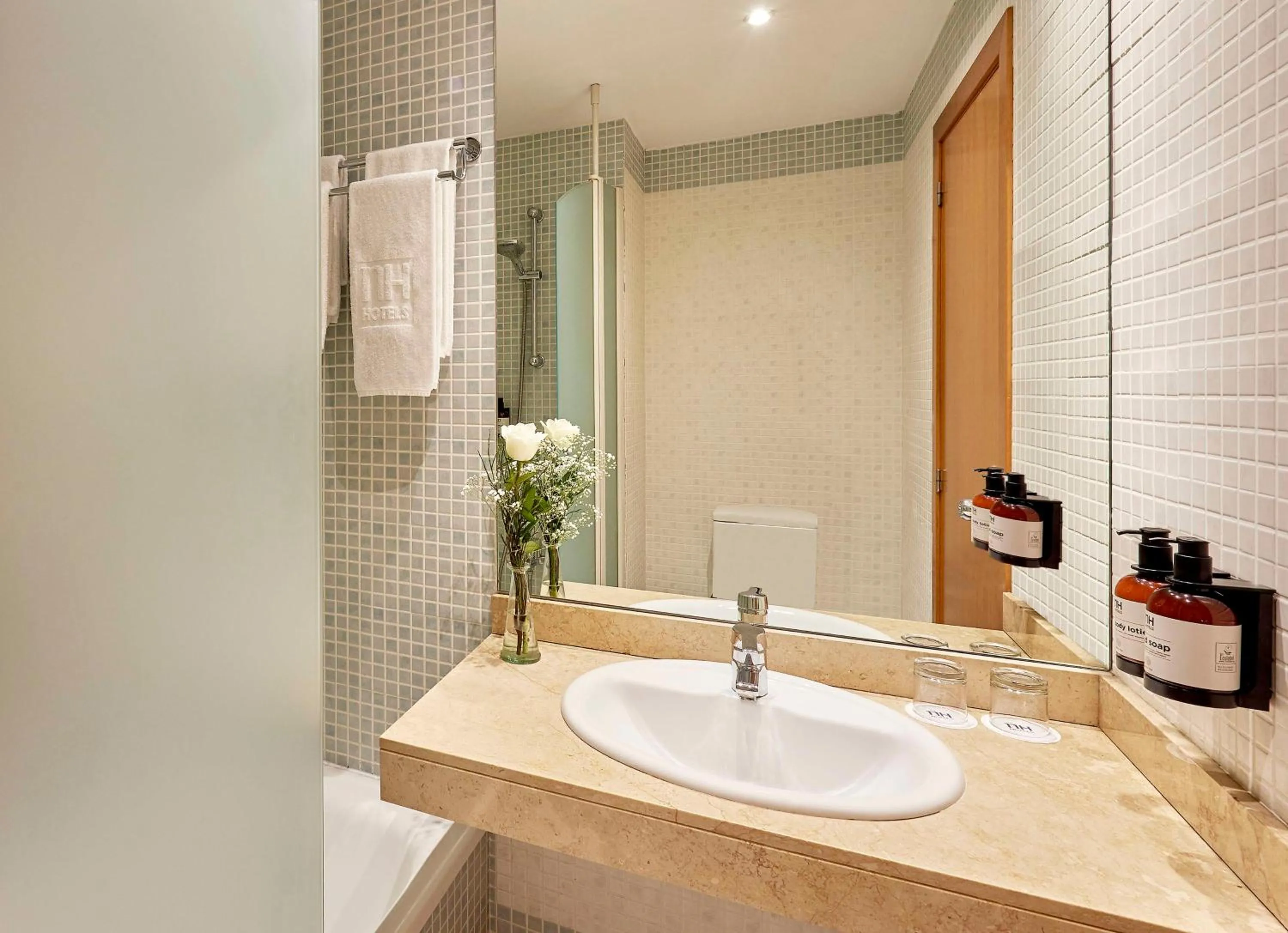 Bathroom in NH Valencia Las Ciencias