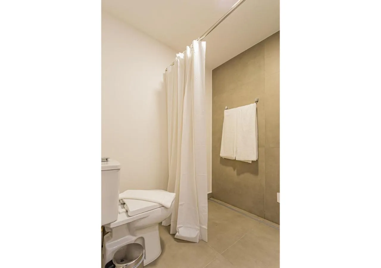 Shower in Charlie Sabiá Moema Essential