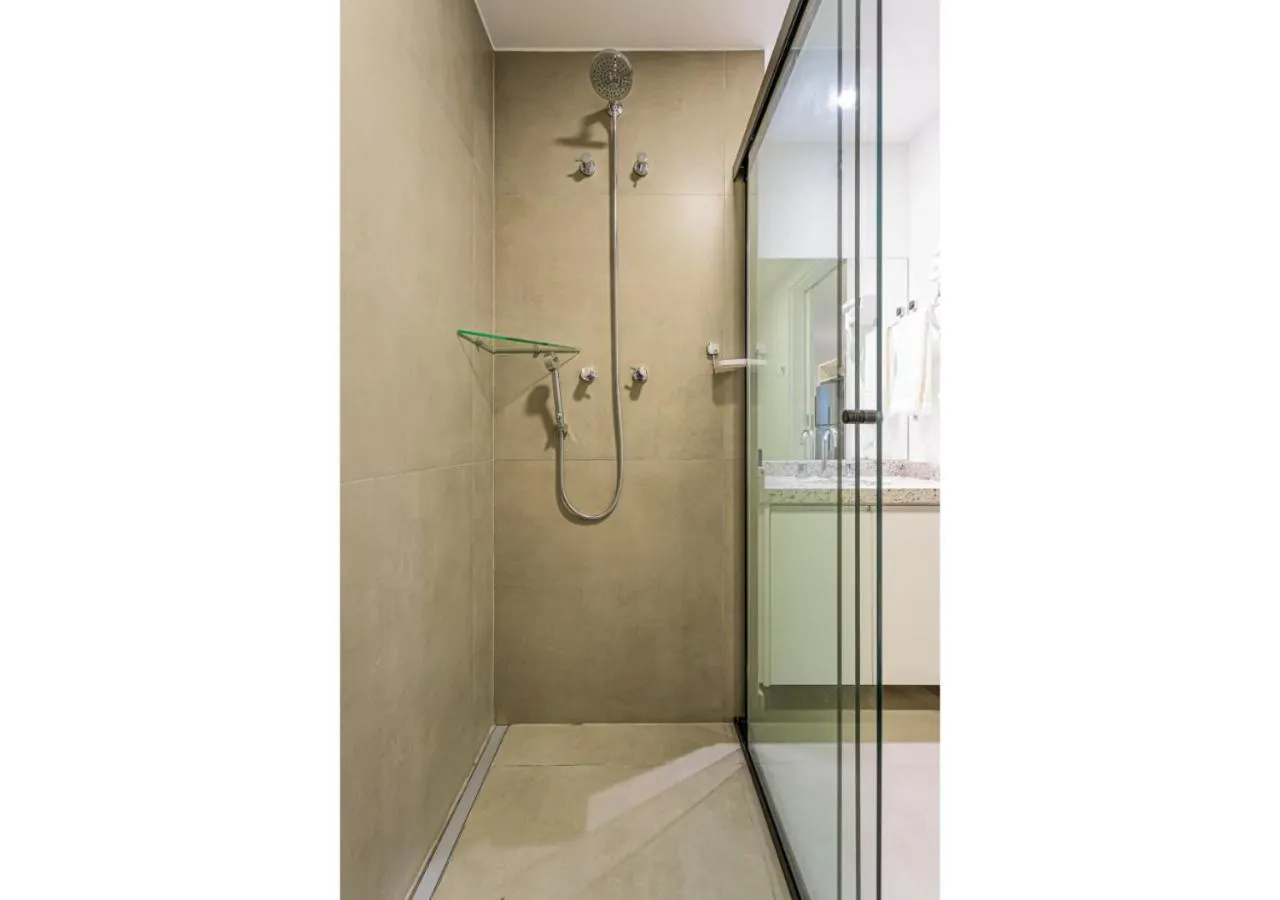 Shower in Charlie Sabiá Moema Essential