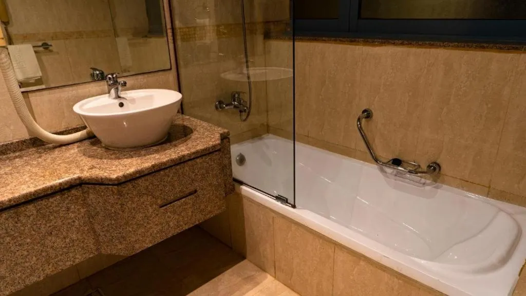 Shower in BOONMAX Hotel