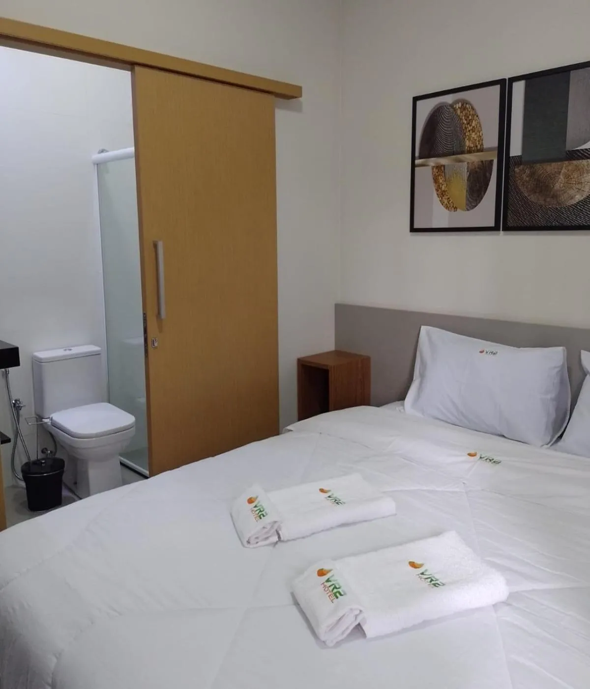 VR2 Hotel